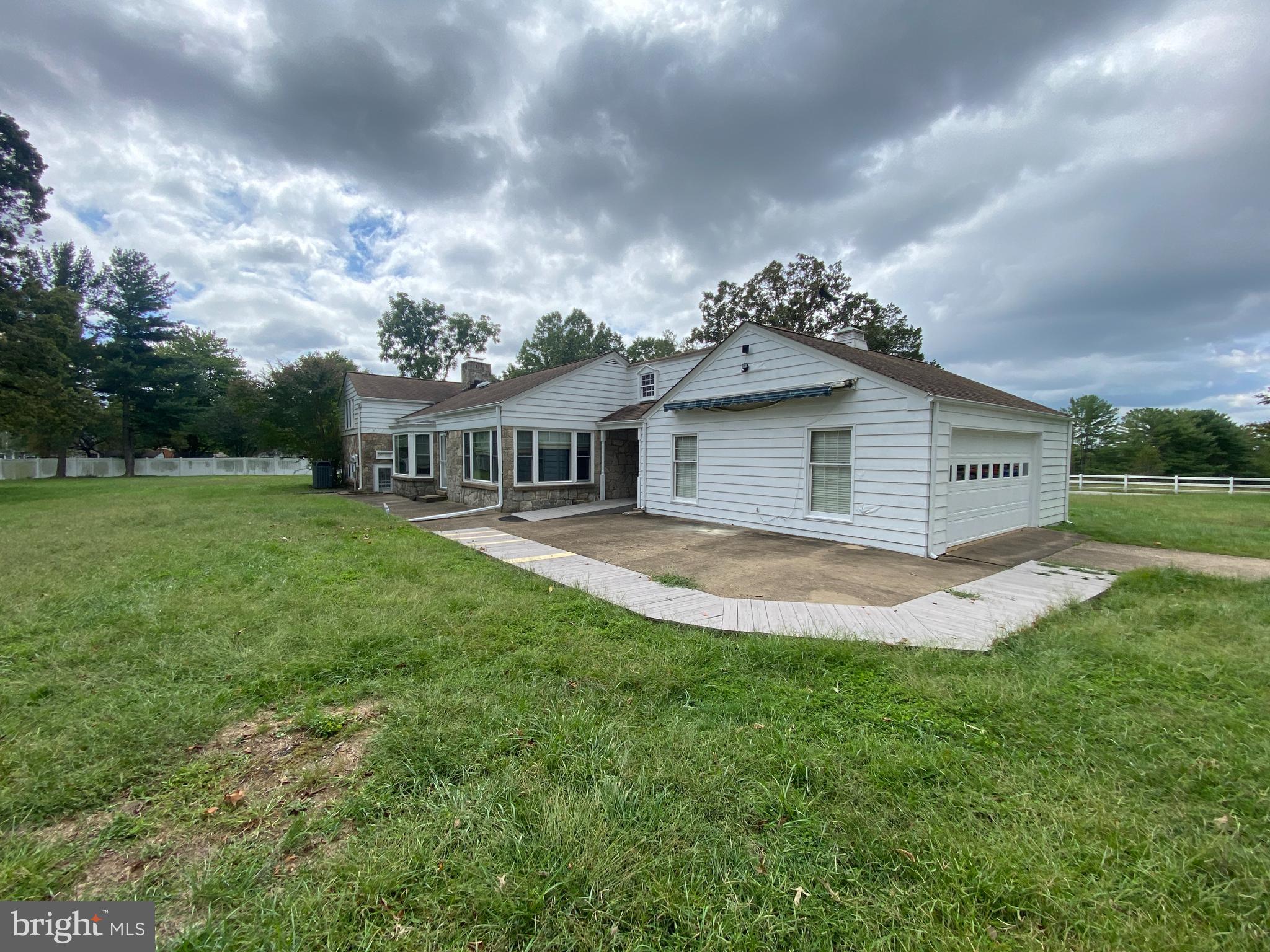 WOODLAWN - Residential Lease