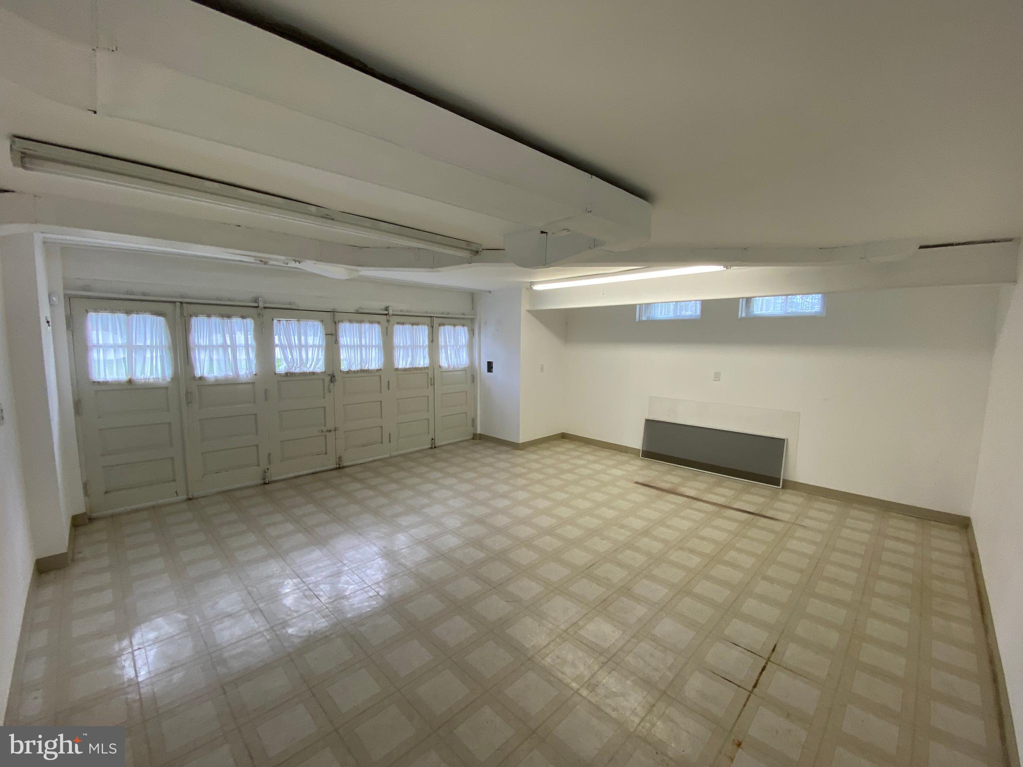 WOODLAWN - Residential Lease