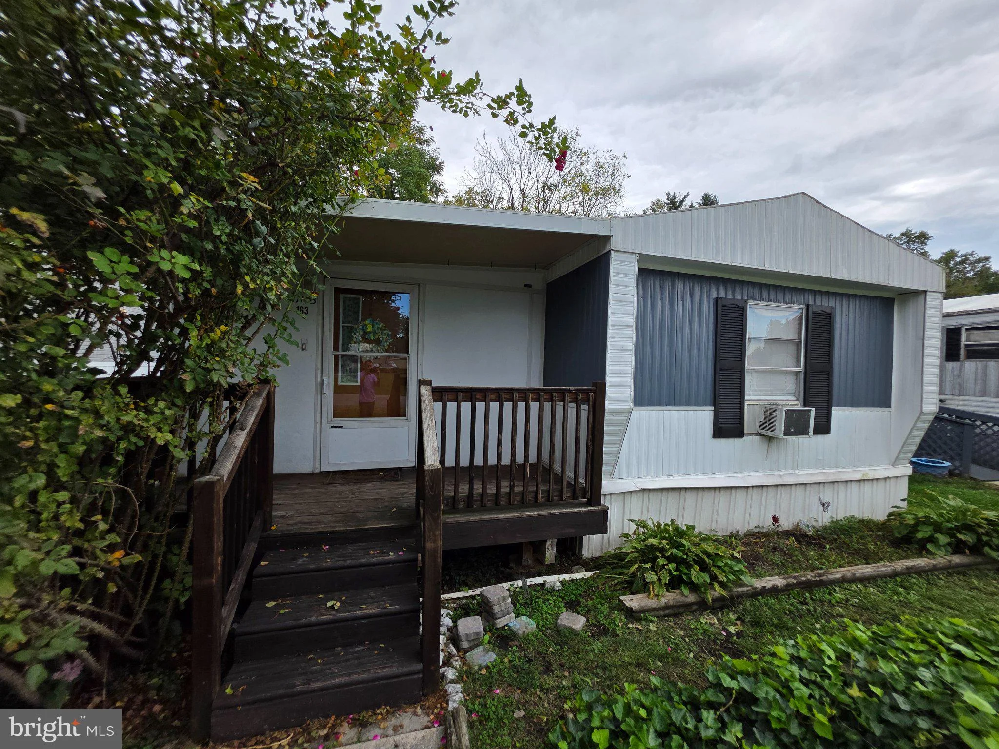 11143 Lakeside Drive