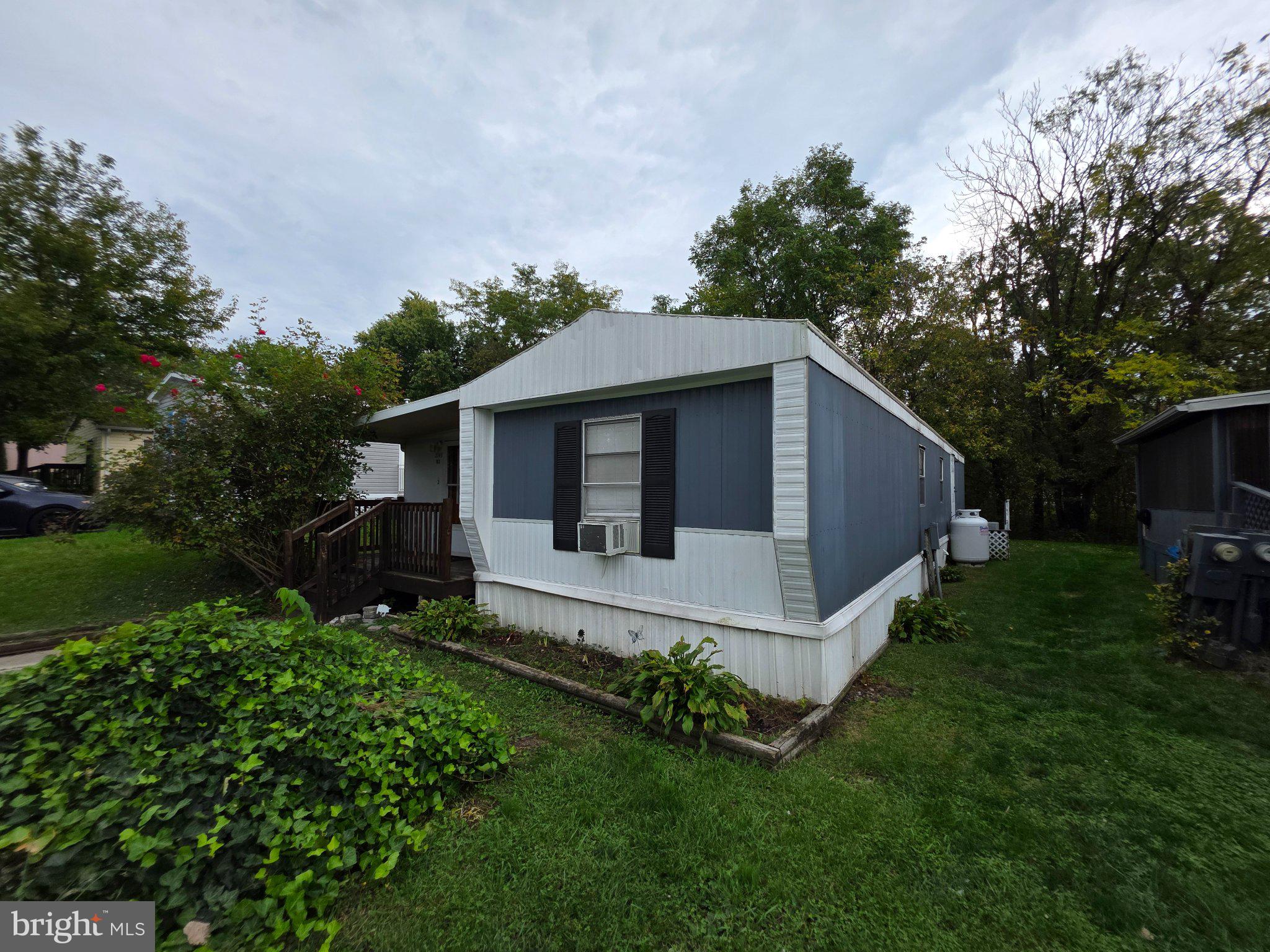 11143 LAKESIDE DRIVE