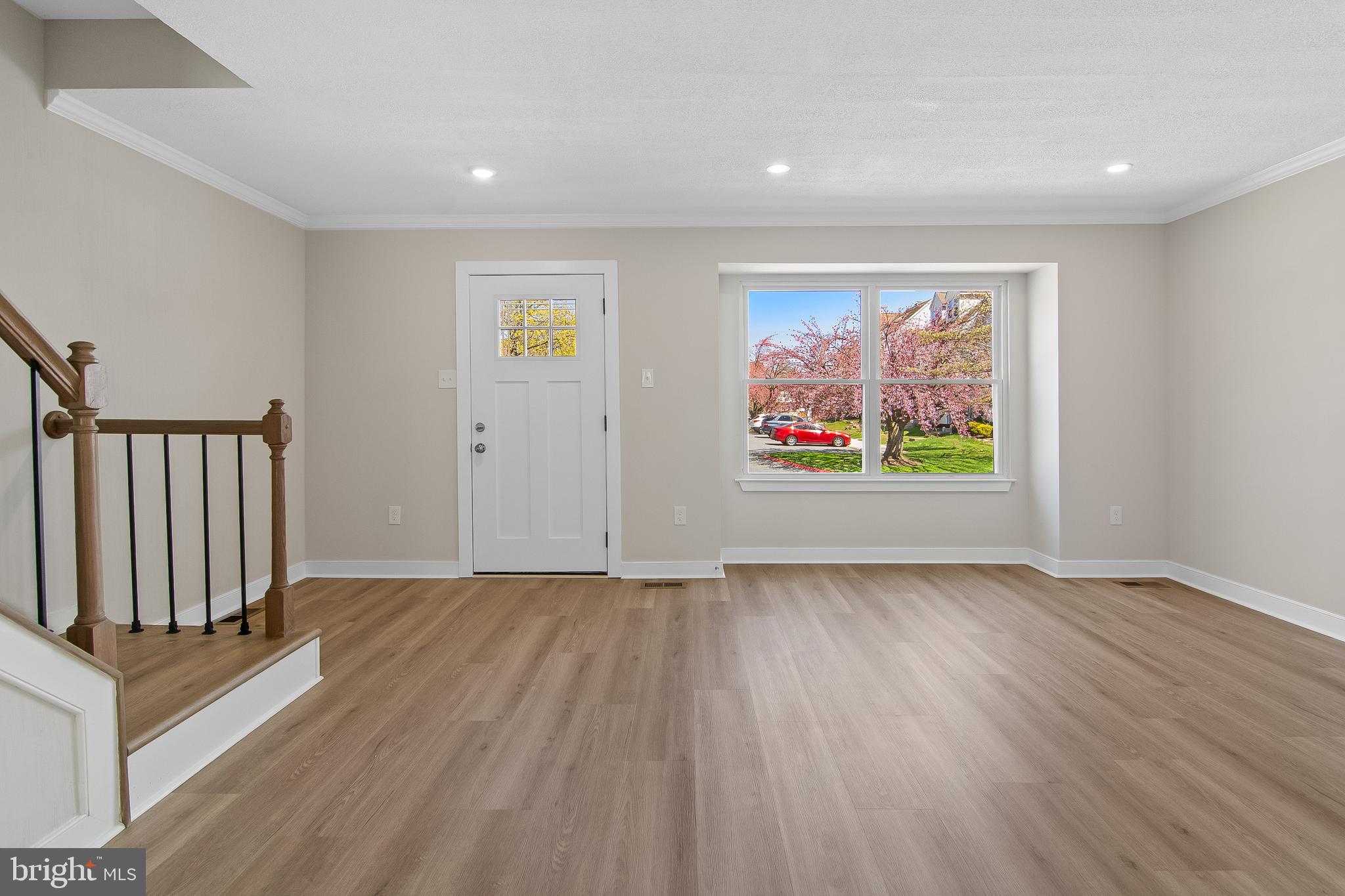 CONSTANT FRIENDSHIP - Residential