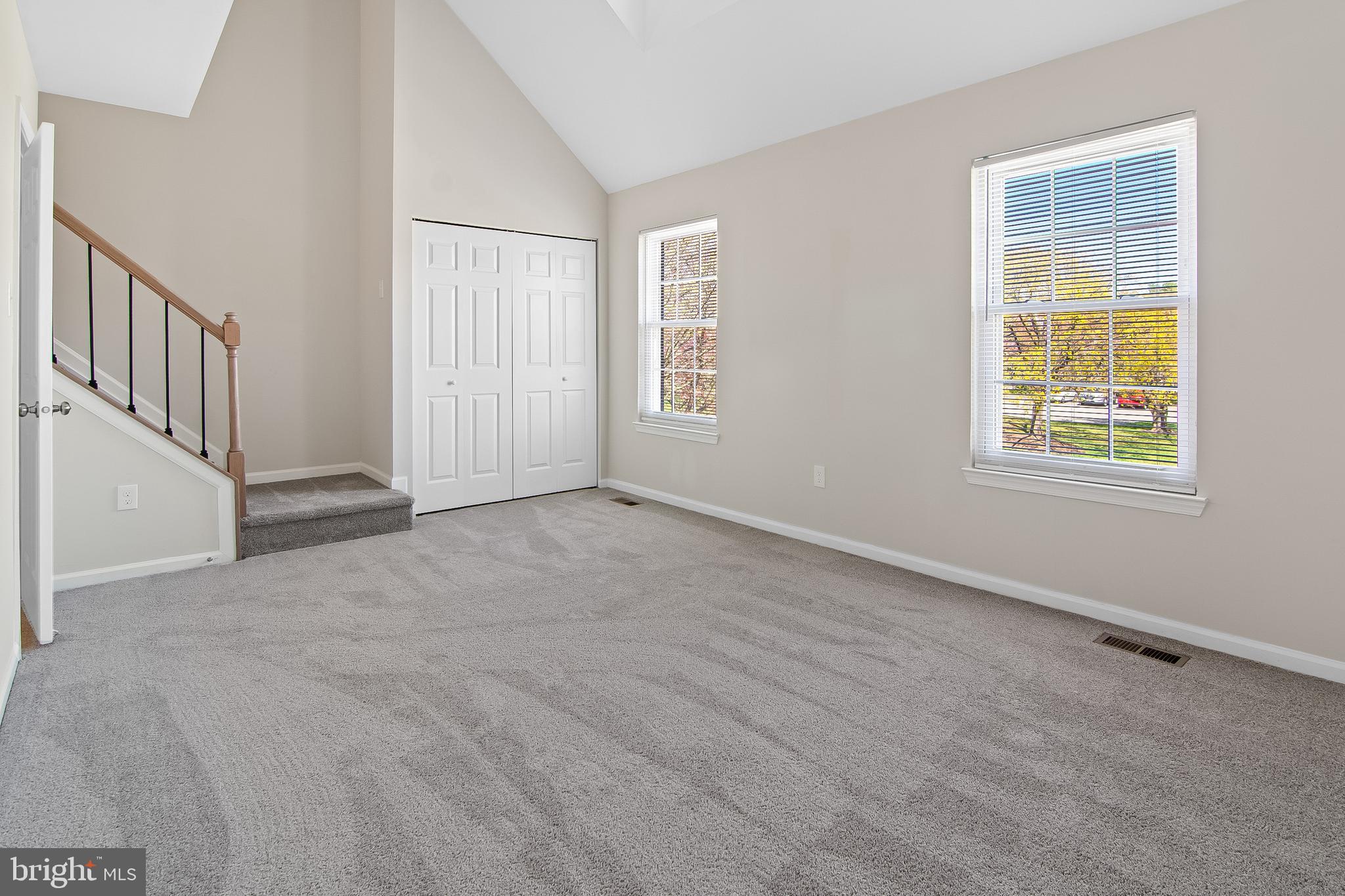 CONSTANT FRIENDSHIP - Residential