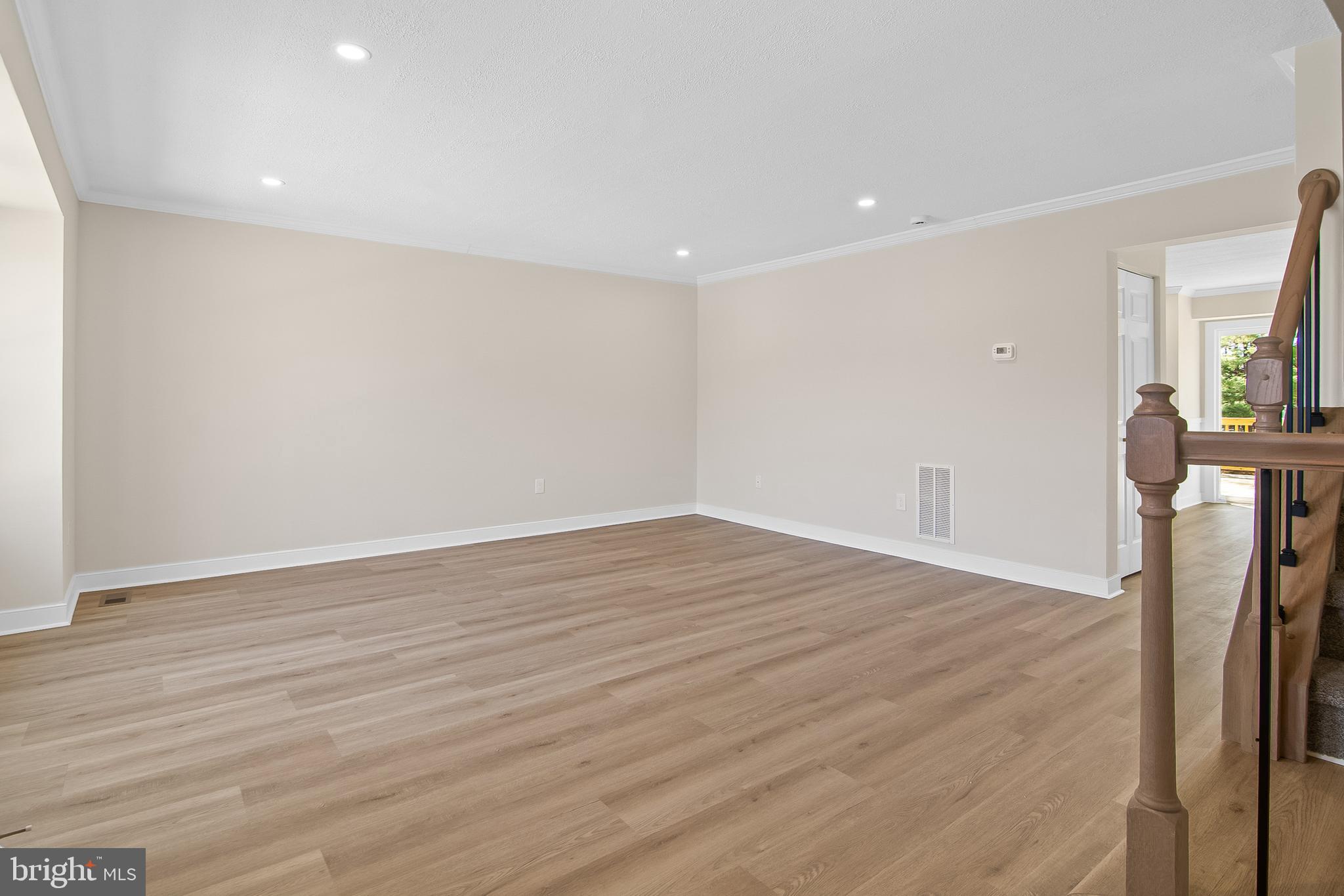 CONSTANT FRIENDSHIP - Residential