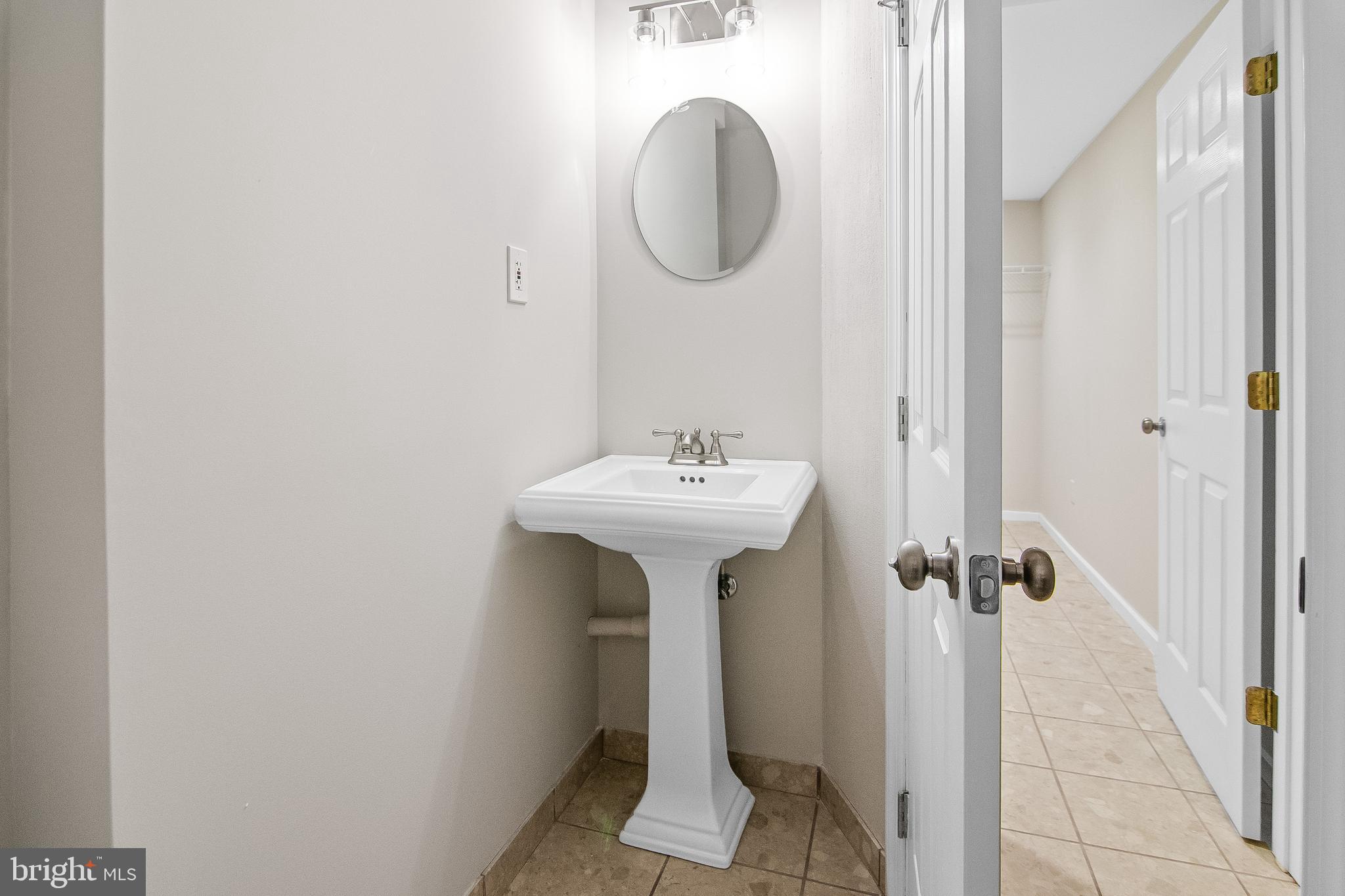 CONSTANT FRIENDSHIP - Residential