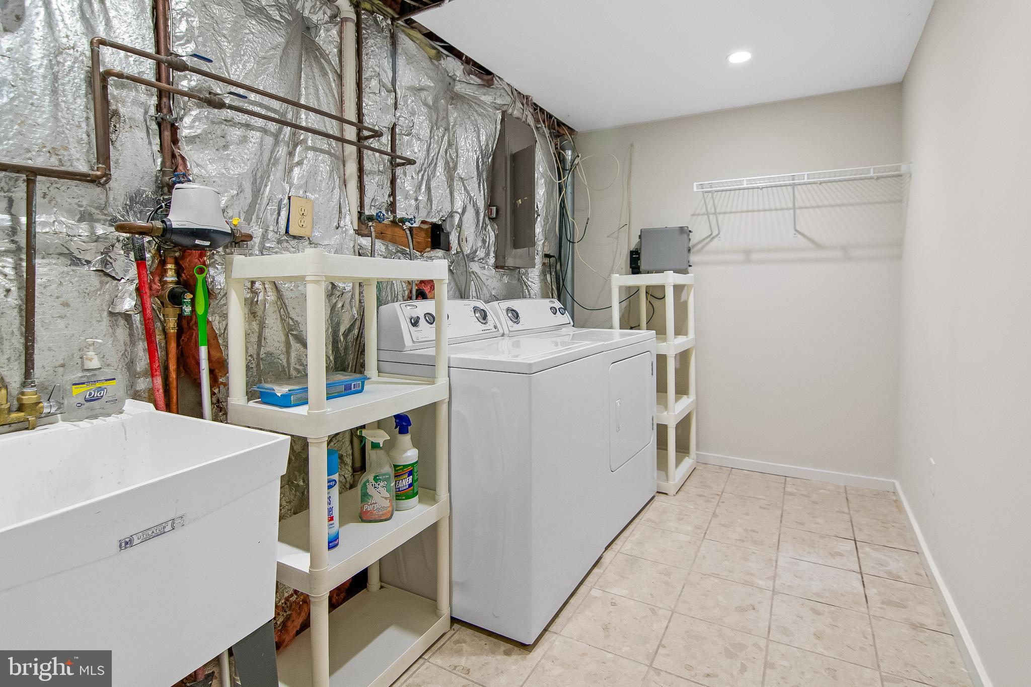 CONSTANT FRIENDSHIP - Residential