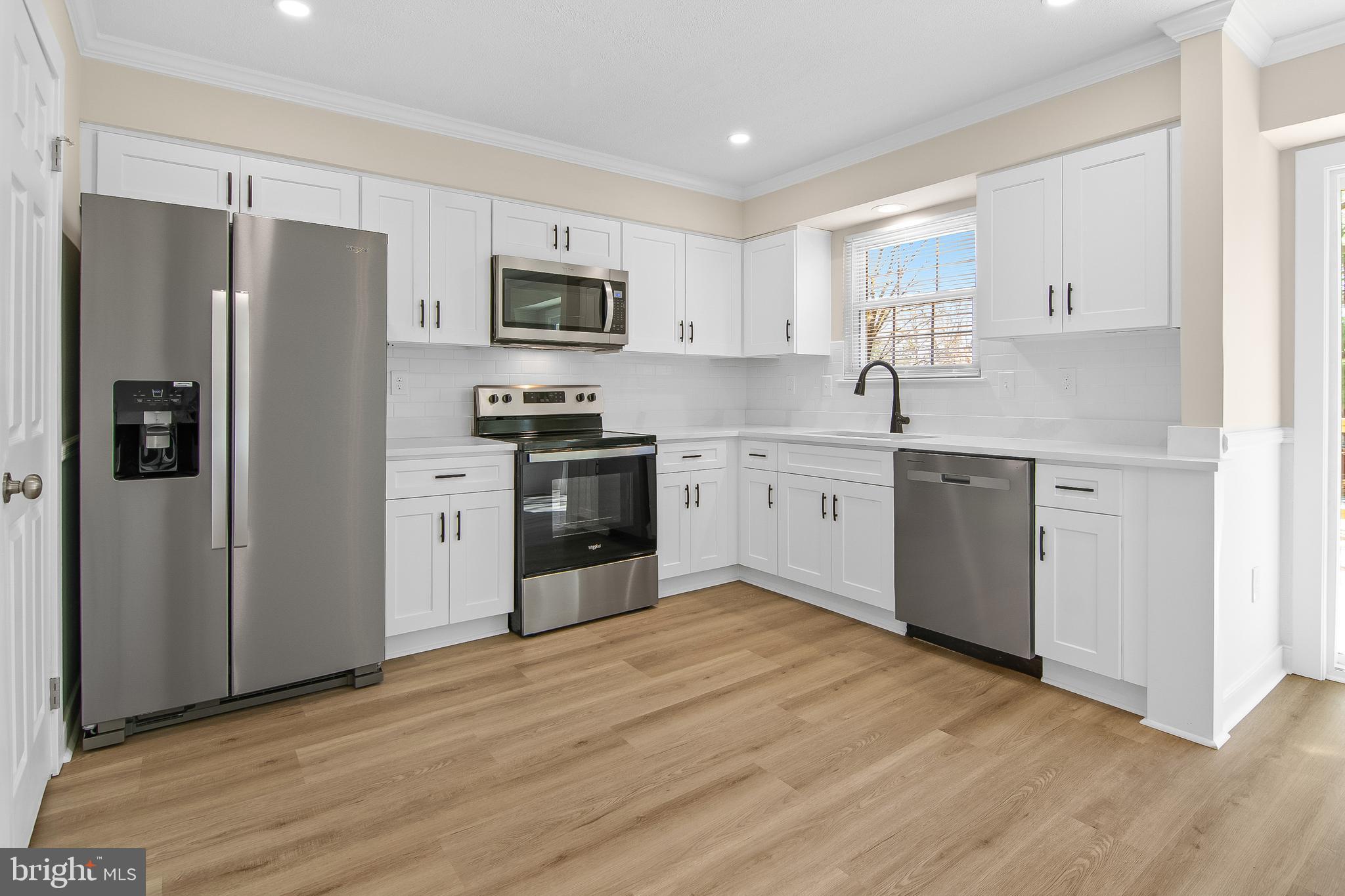 CONSTANT FRIENDSHIP - Residential