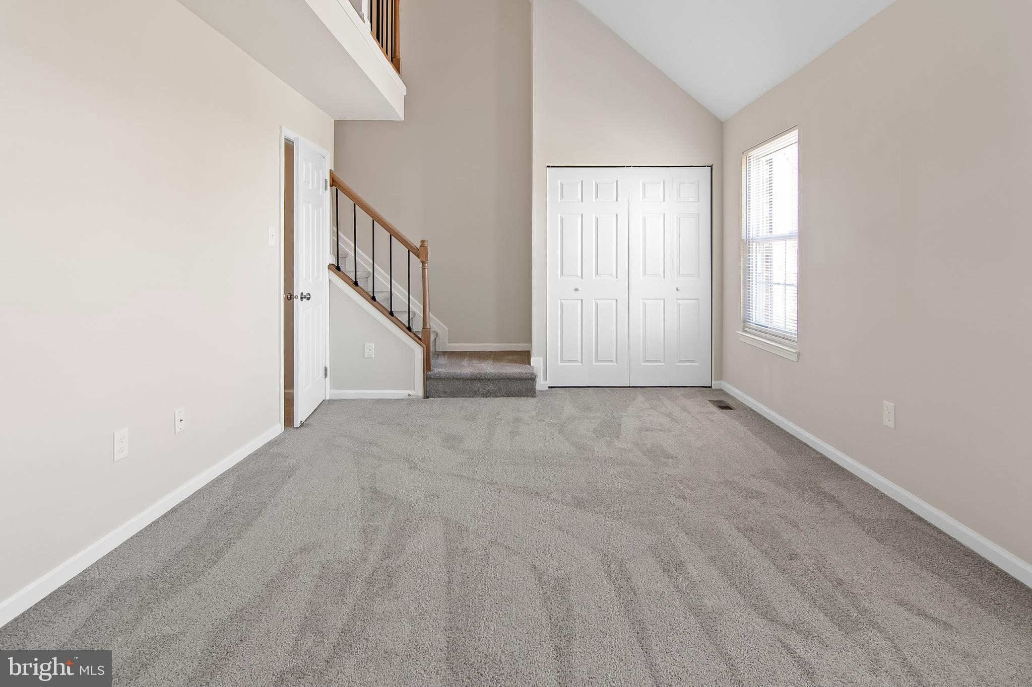 CONSTANT FRIENDSHIP - Residential