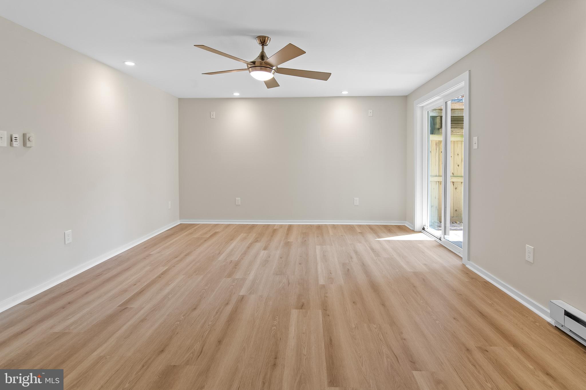 CONSTANT FRIENDSHIP - Residential