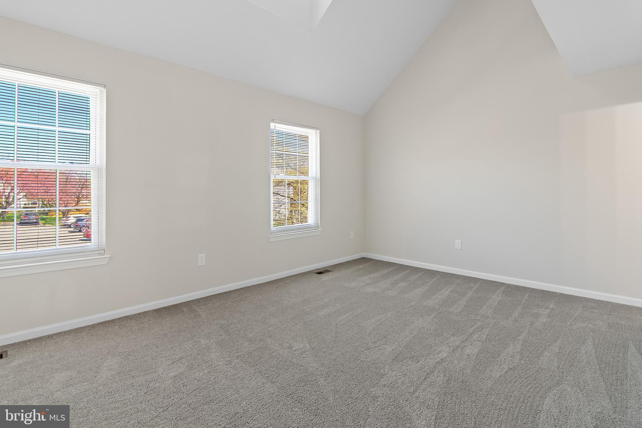 CONSTANT FRIENDSHIP - Residential