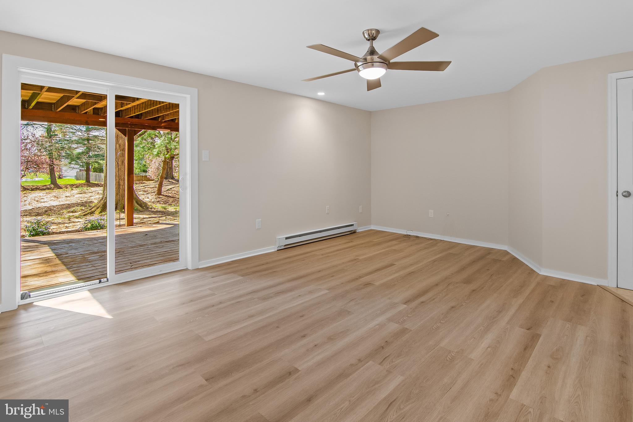 CONSTANT FRIENDSHIP - Residential