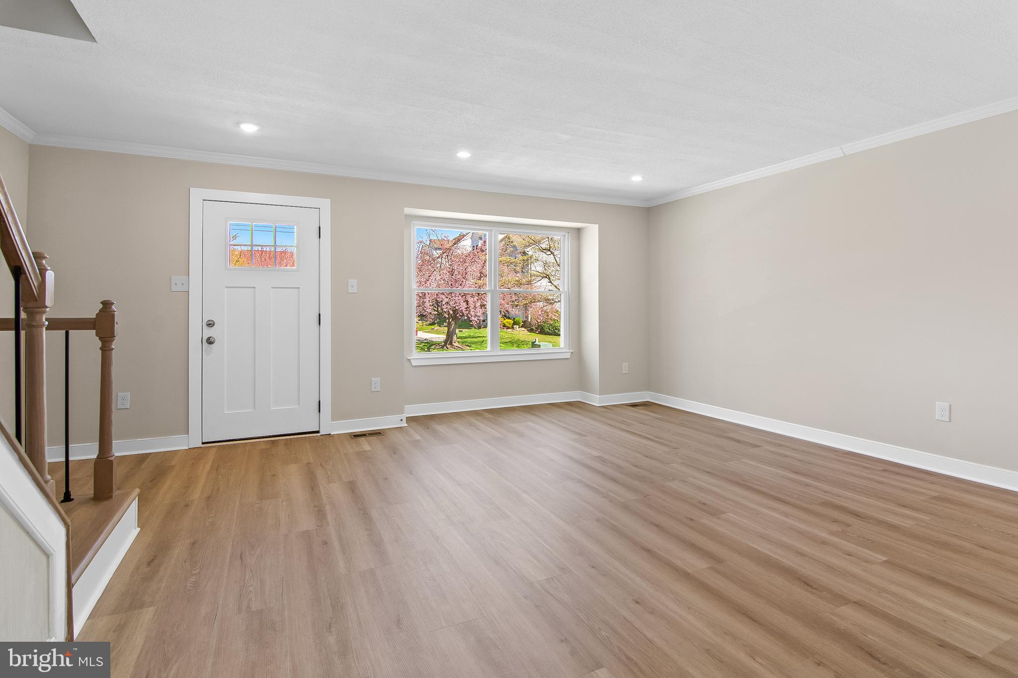 CONSTANT FRIENDSHIP - Residential