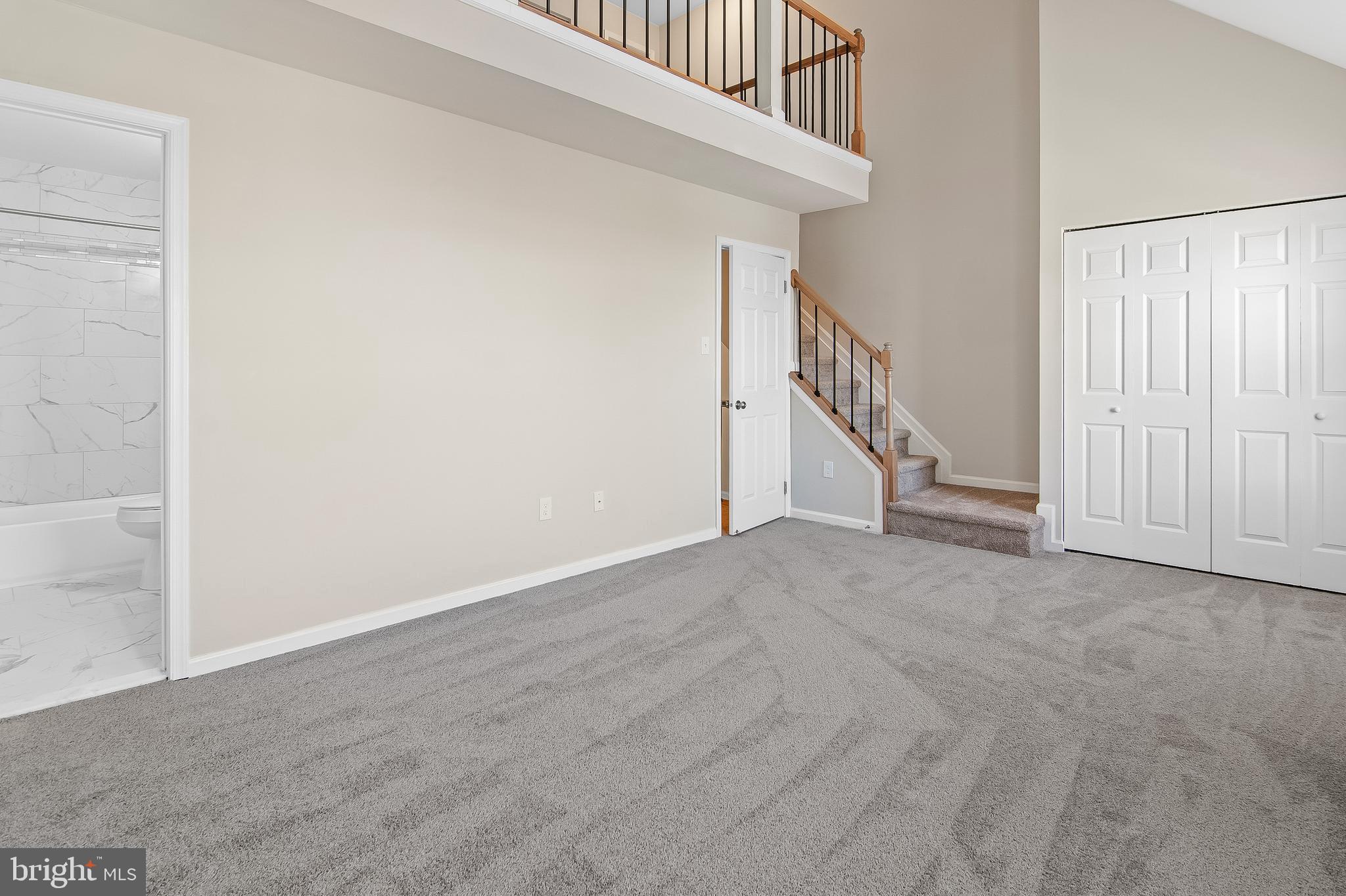 CONSTANT FRIENDSHIP - Residential