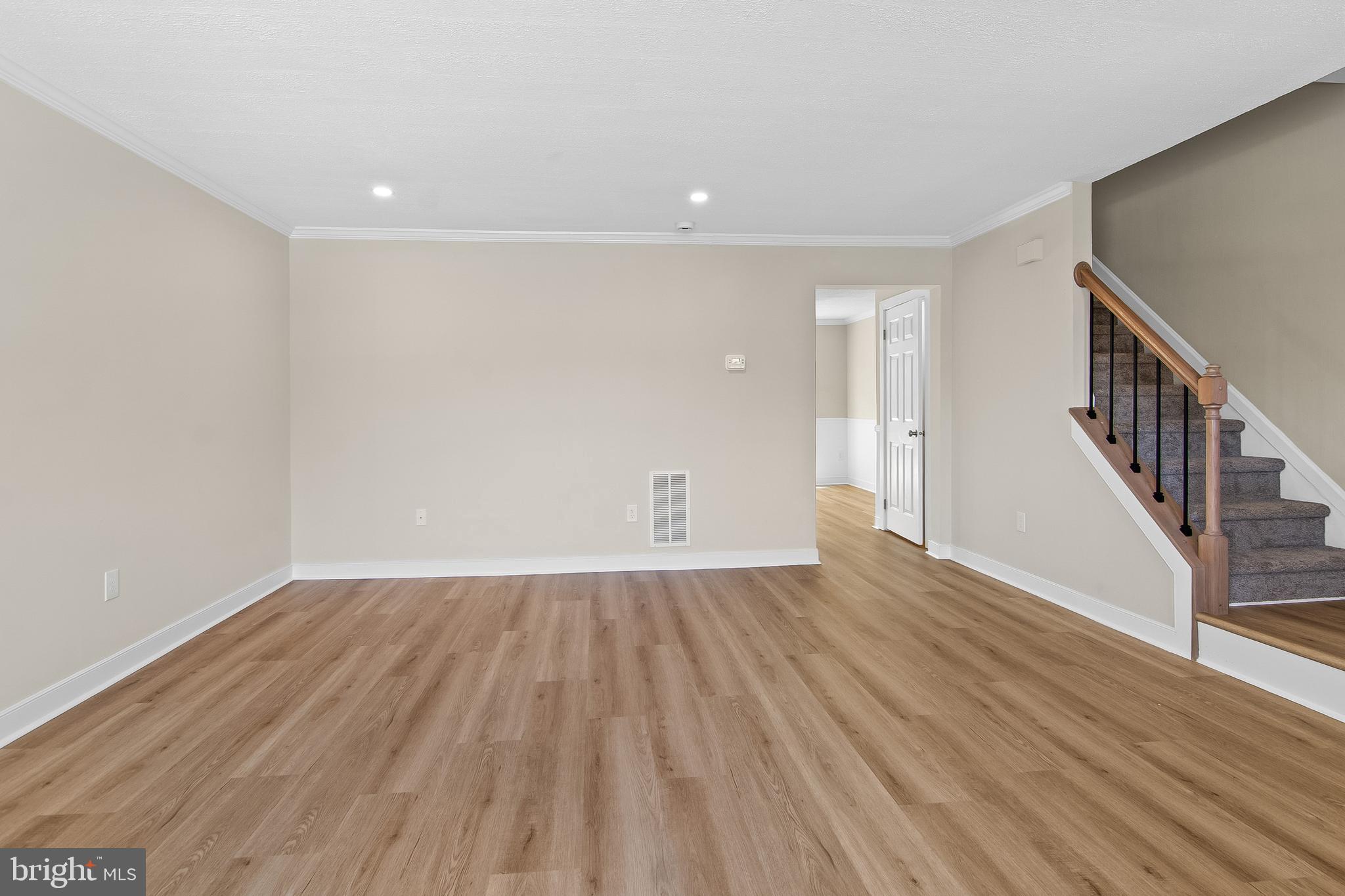 CONSTANT FRIENDSHIP - Residential