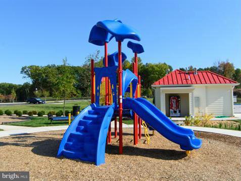 CREEKSIDE VILLAGE - Residential