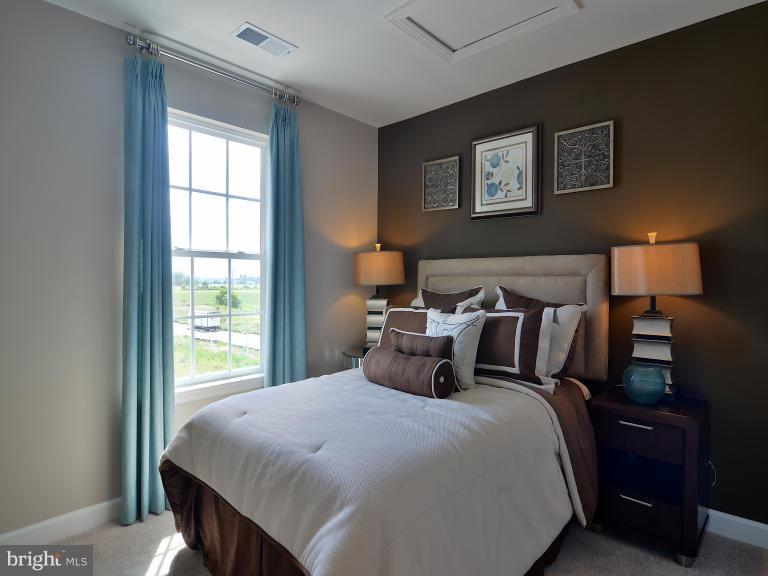 CREEKSIDE VILLAGE - Residential