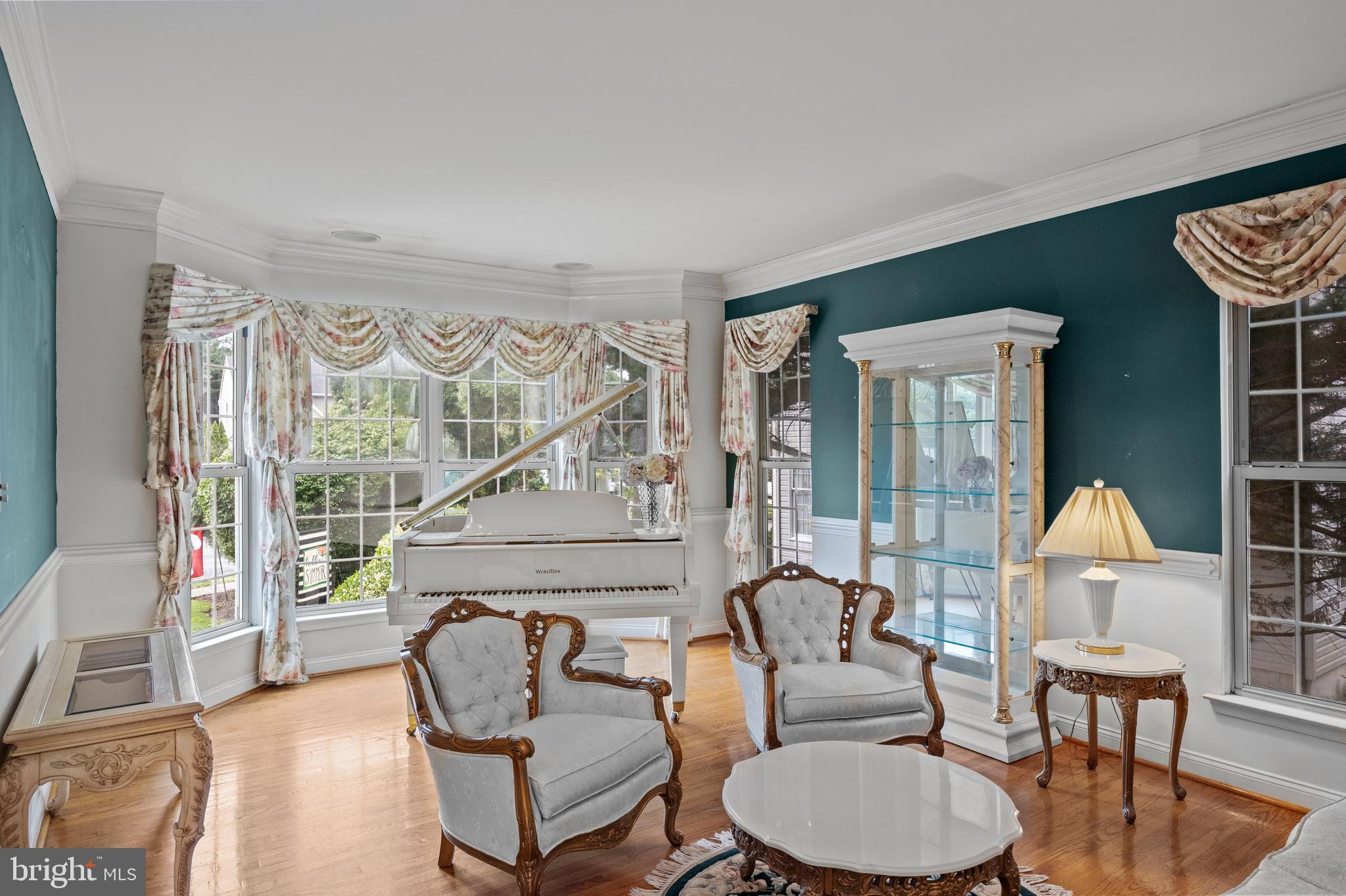 325 NEWTON COURT