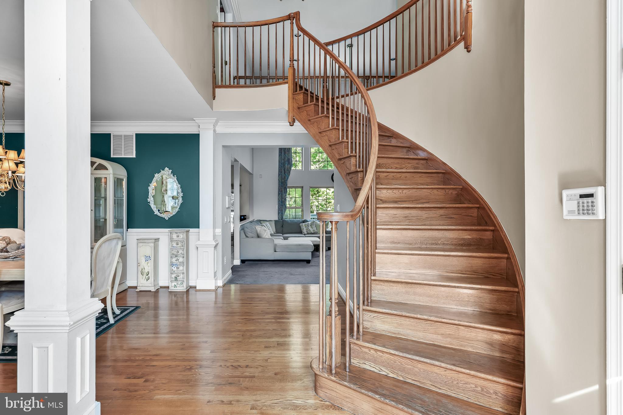 325 NEWTON COURT