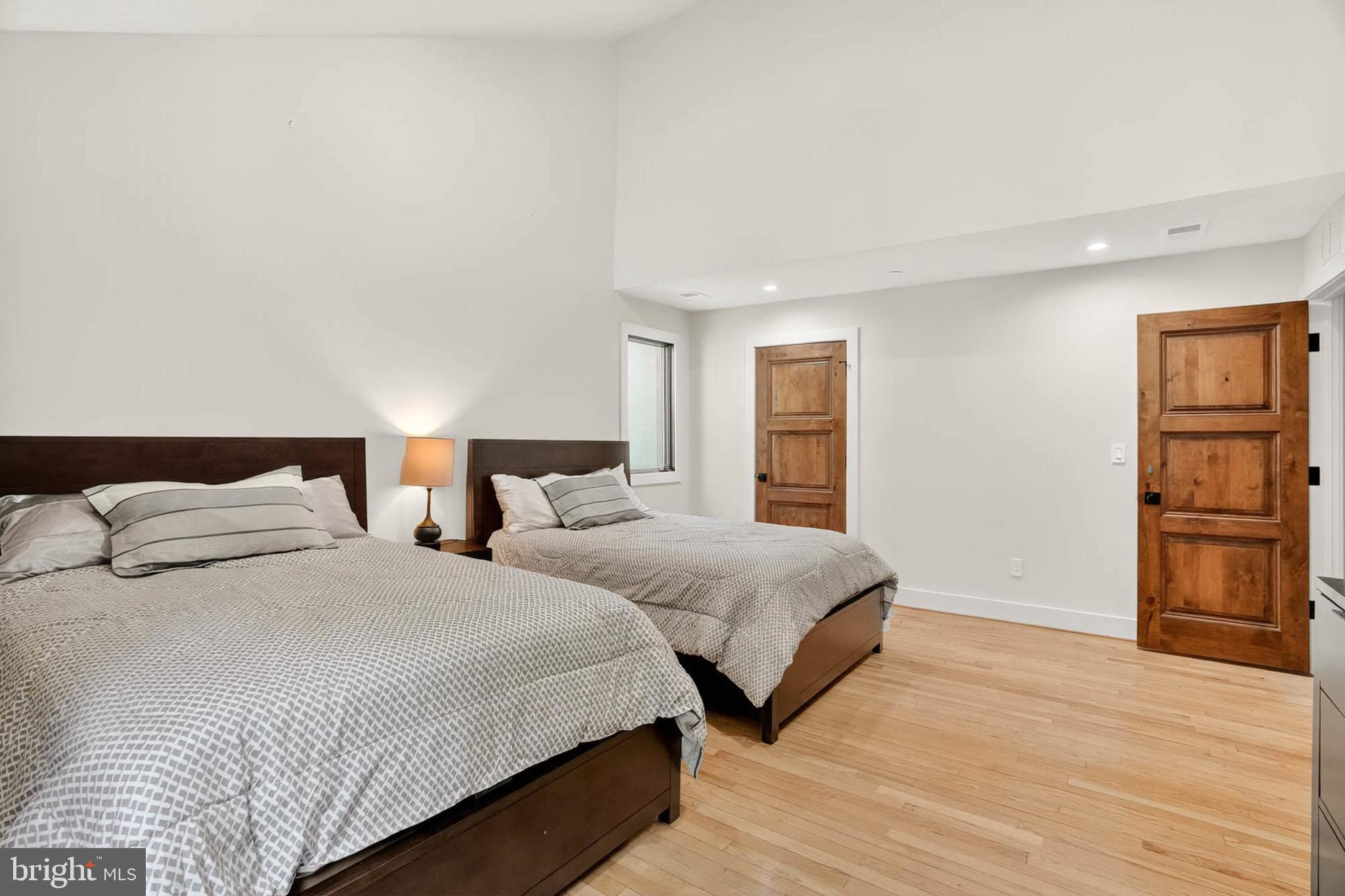 HIGHLAND LAKE - Residential