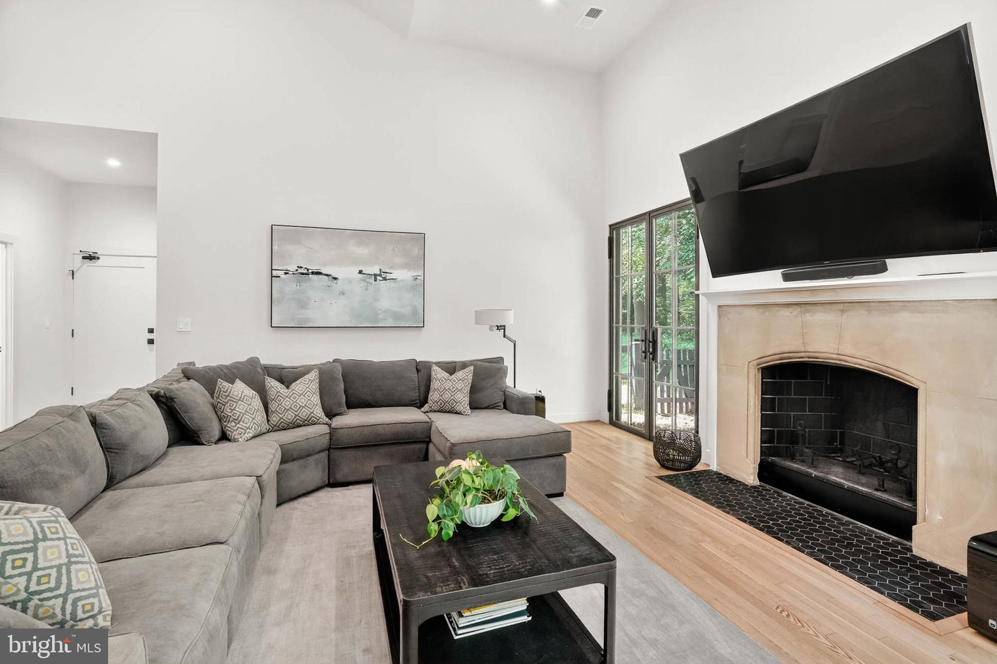 HIGHLAND LAKE - Residential