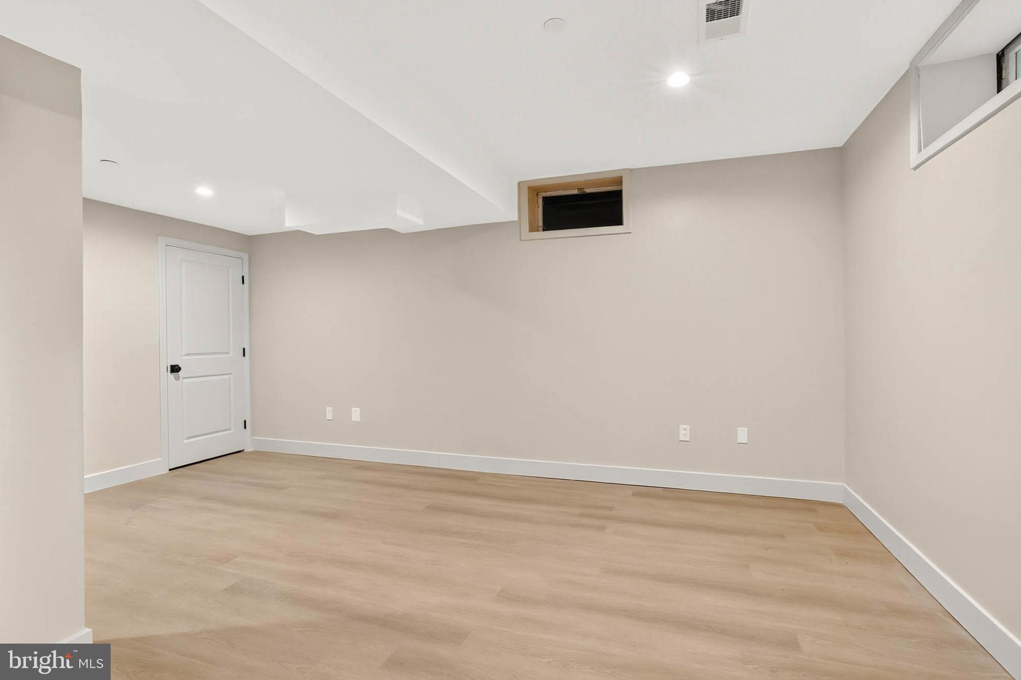 HIGHLAND LAKE - Residential