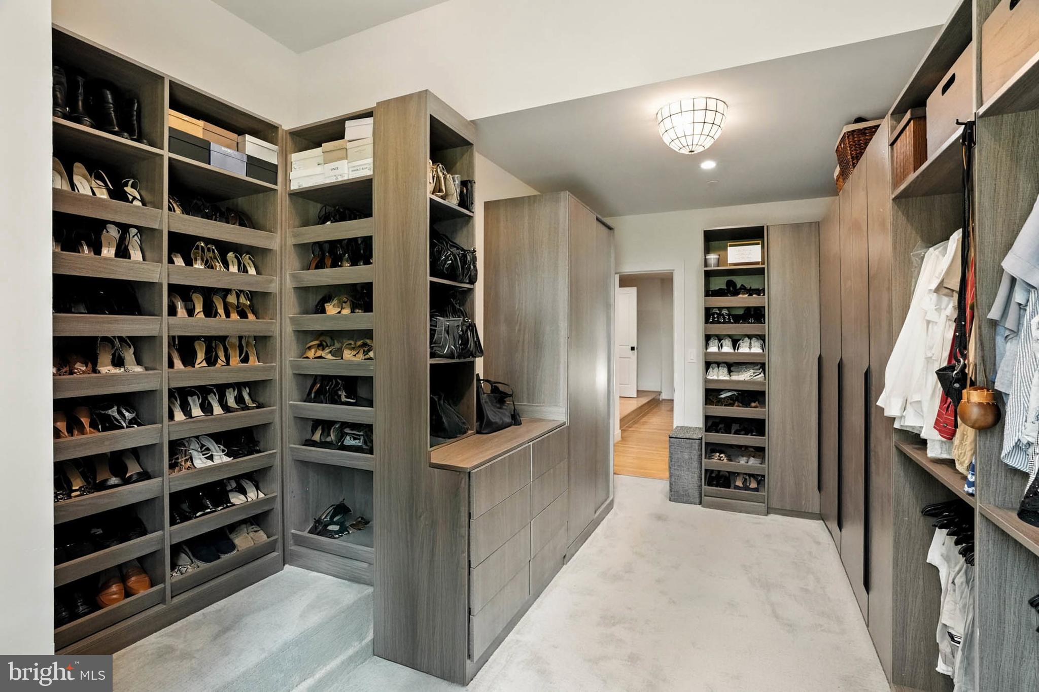 HIGHLAND LAKE - Residential