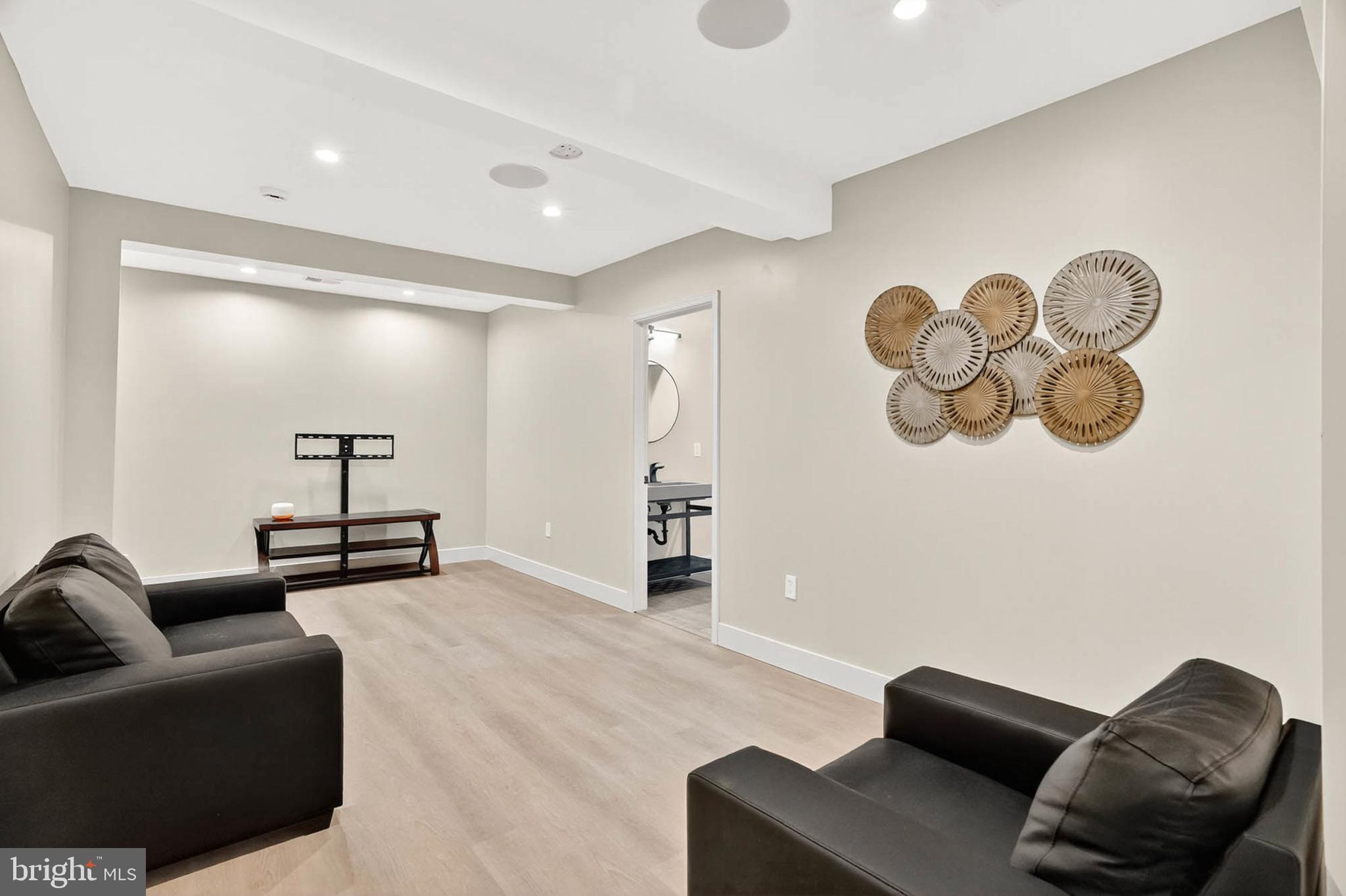 HIGHLAND LAKE - Residential