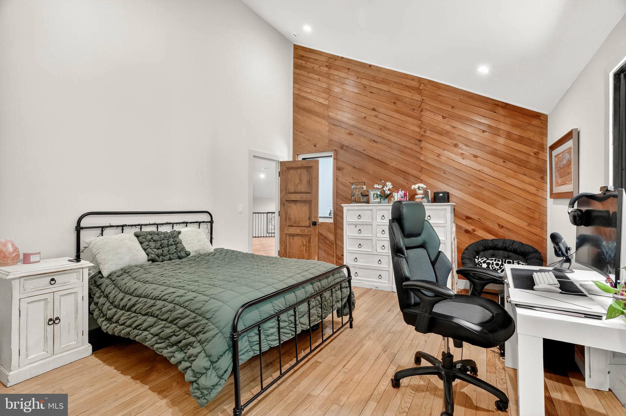 HIGHLAND LAKE - Residential