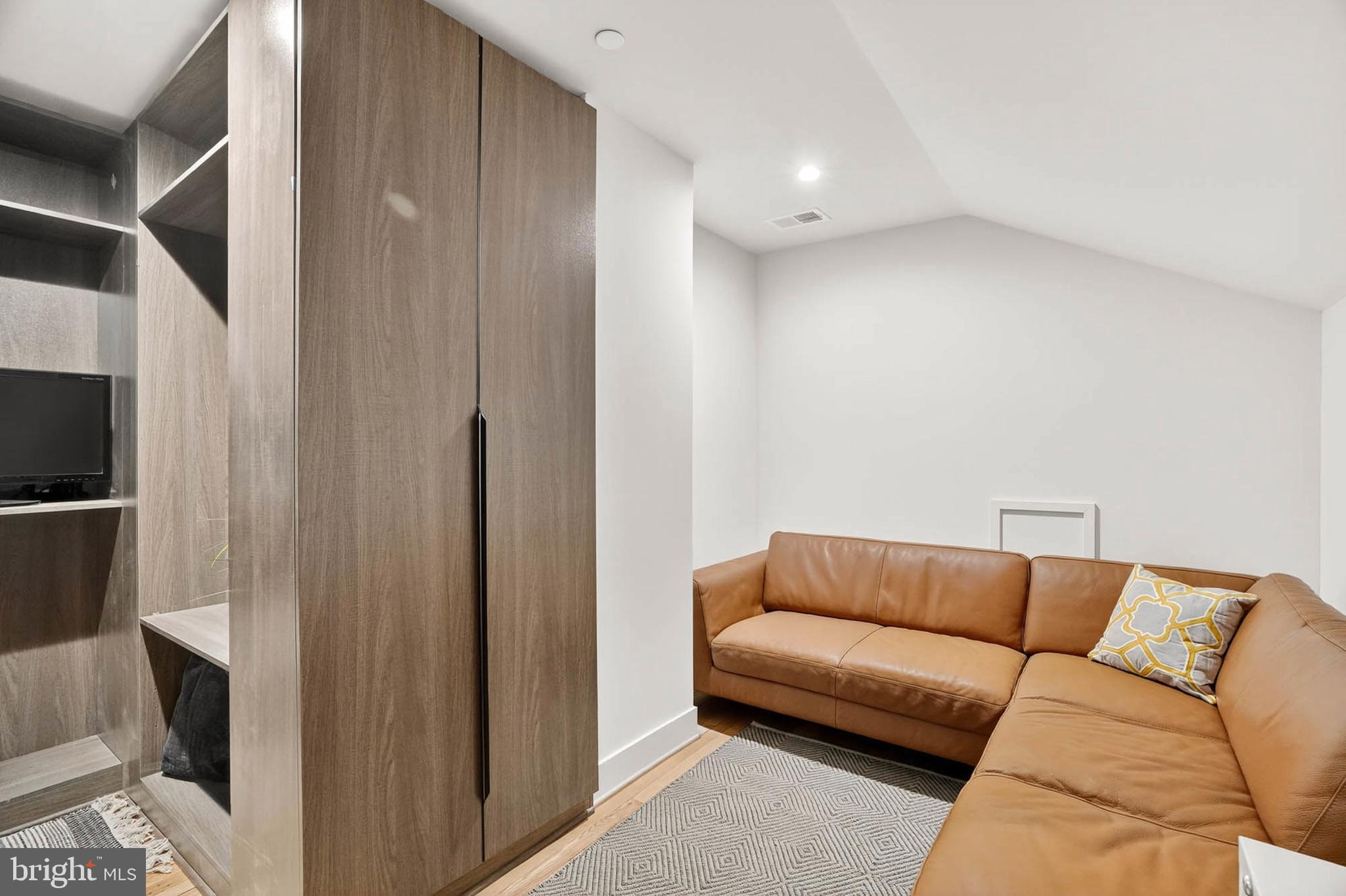 HIGHLAND LAKE - Residential