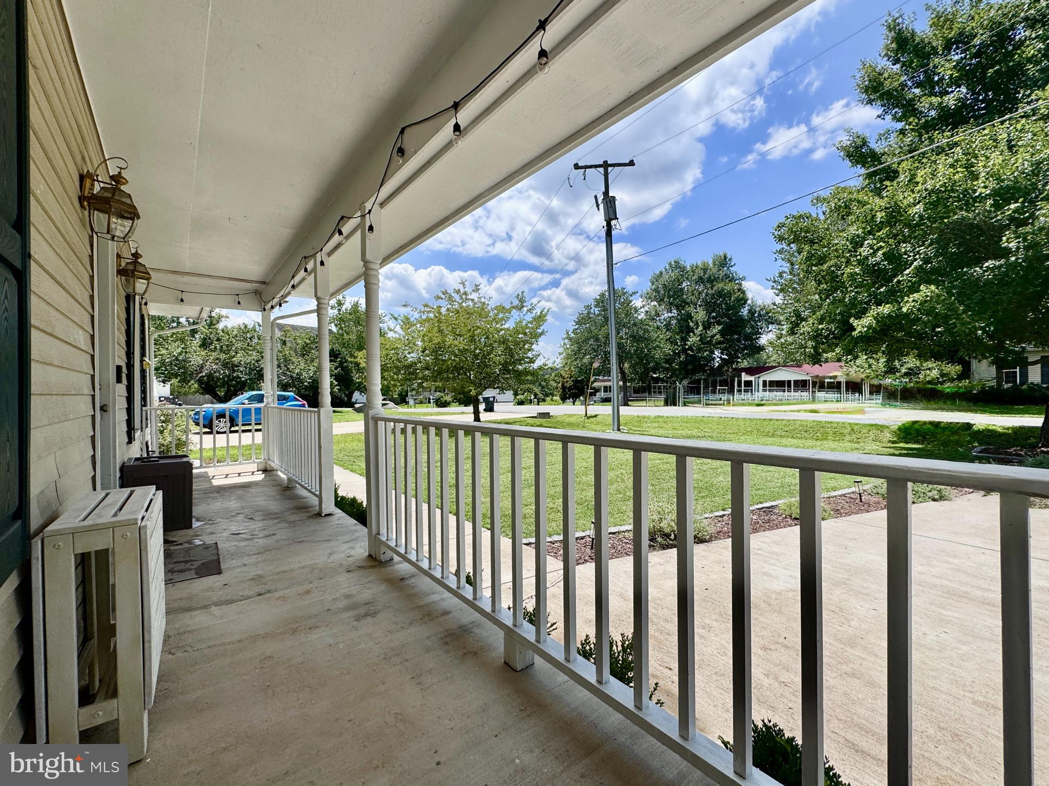 2038 DEWEY DRIVE