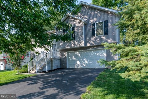 Photo of 319 DEVON DR, LANCASTER, PA 17603 (MLS # PALA2038522)