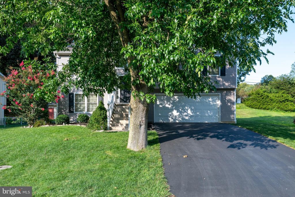 Photo of 319 DEVON DR, LANCASTER, PA 17603 (MLS # PALA2038522)