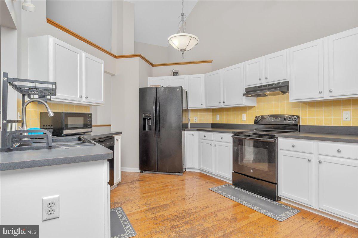 DOUGLAS OAKS - Residential