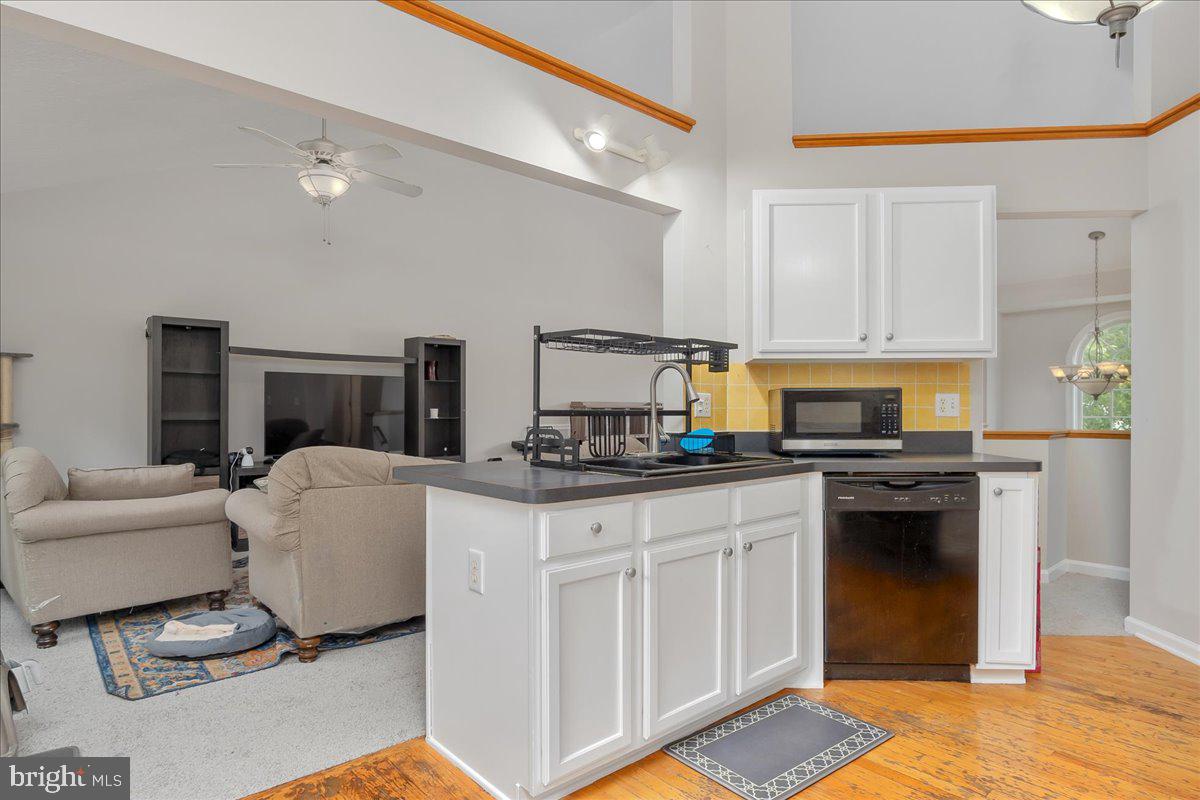 DOUGLAS OAKS - Residential