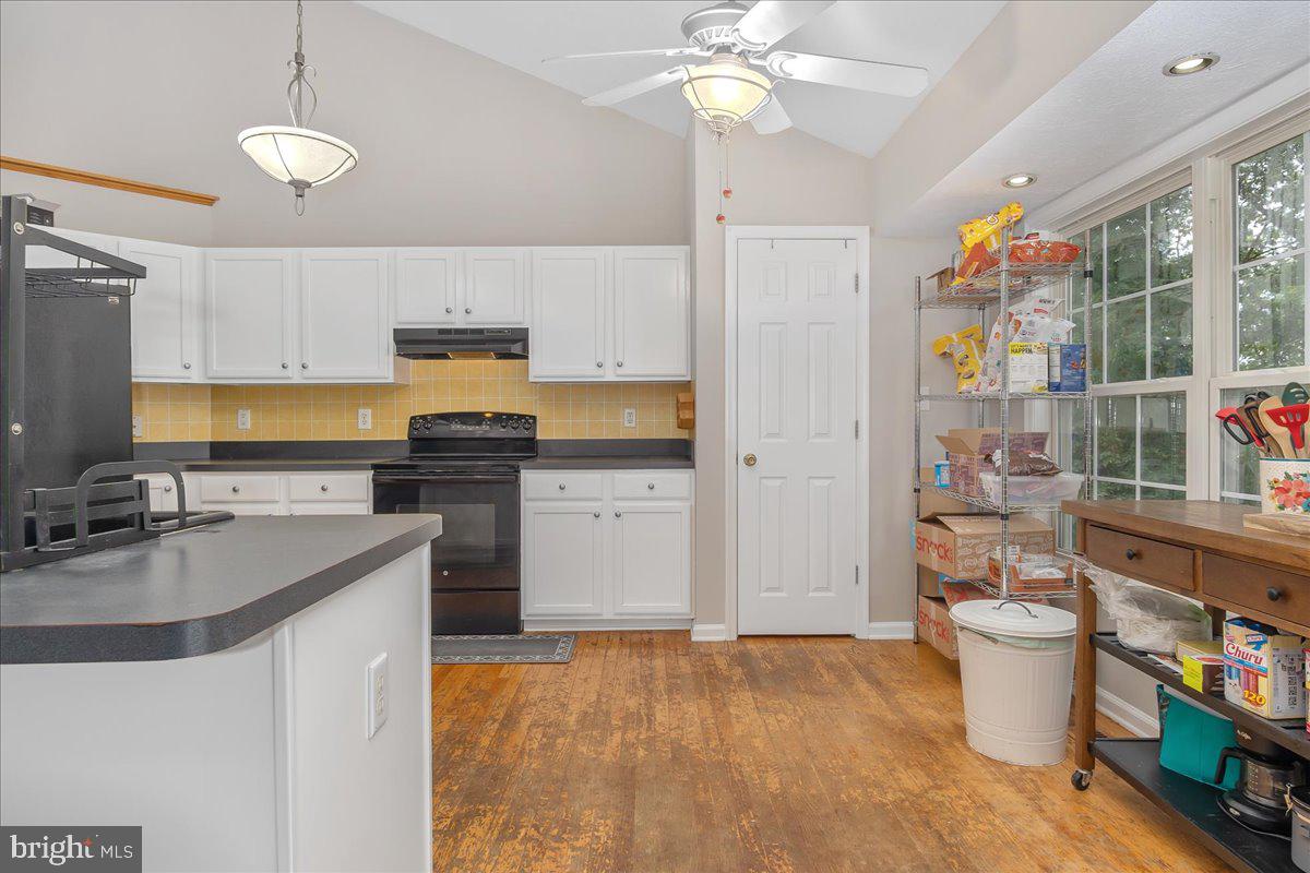 DOUGLAS OAKS - Residential