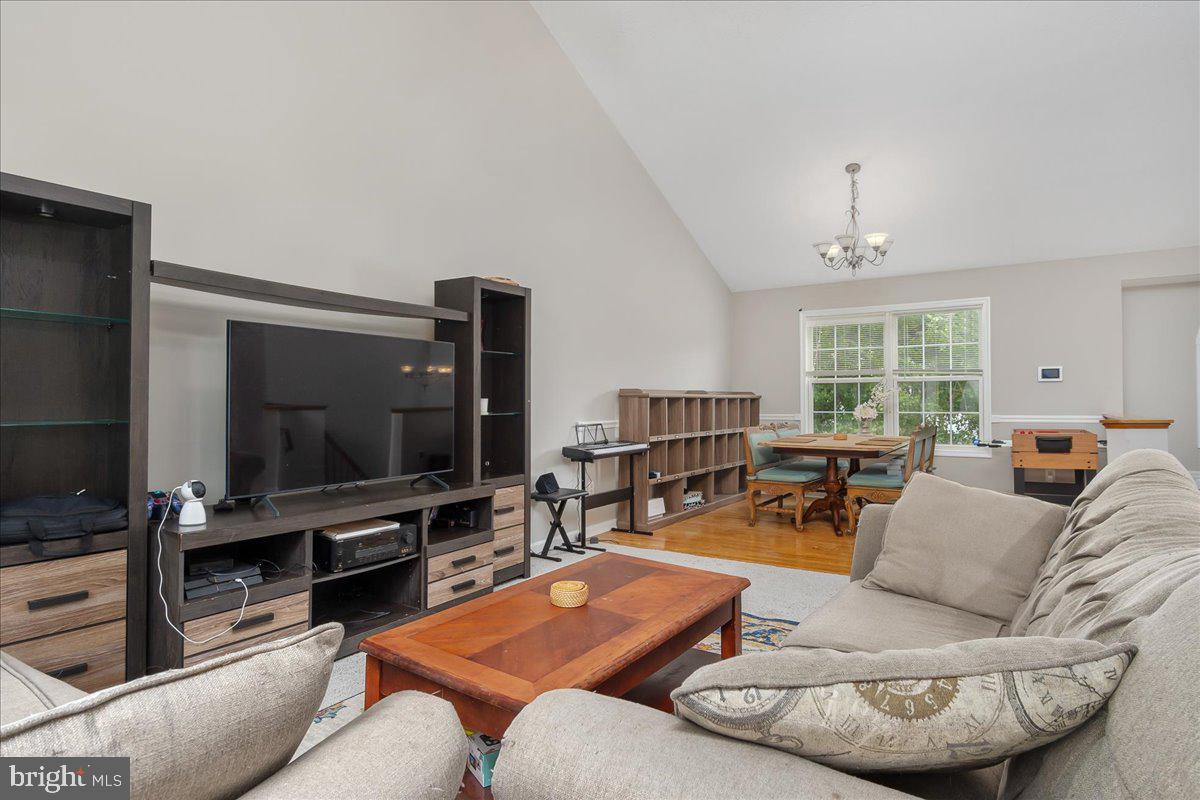 DOUGLAS OAKS - Residential