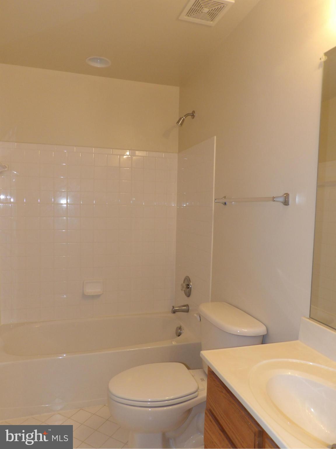 FAIRFAX CENTER LANDBAY - Residential Lease