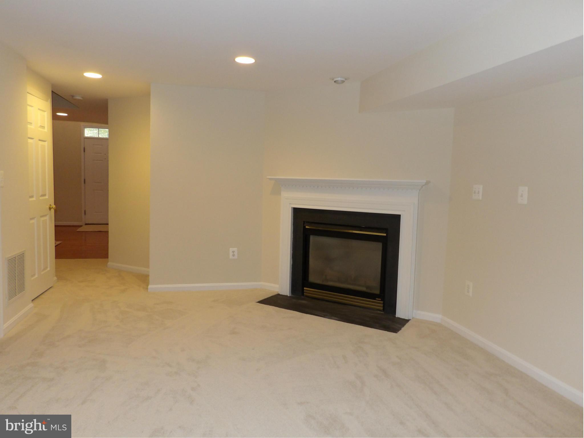 FAIRFAX CENTER LANDBAY - Residential Lease