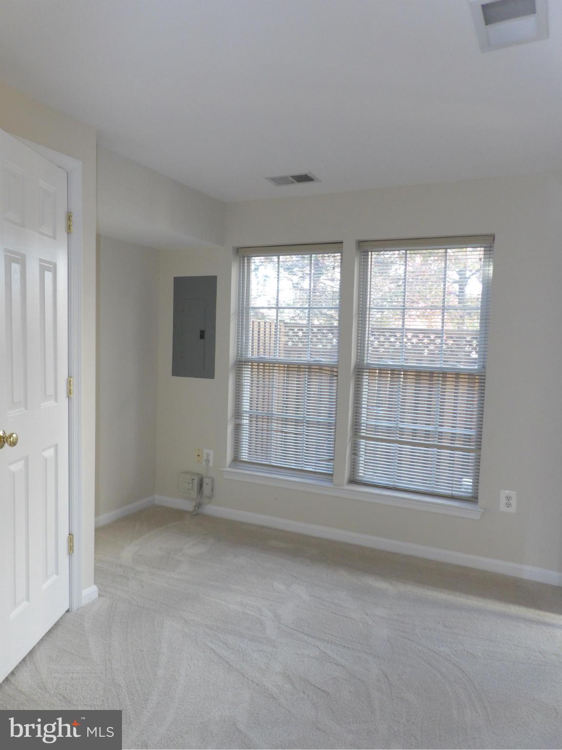 FAIRFAX CENTER LANDBAY - Residential Lease