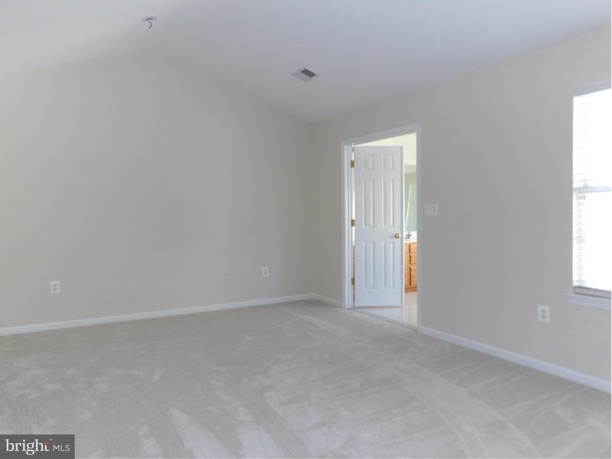 FAIRFAX CENTER LANDBAY - Residential Lease