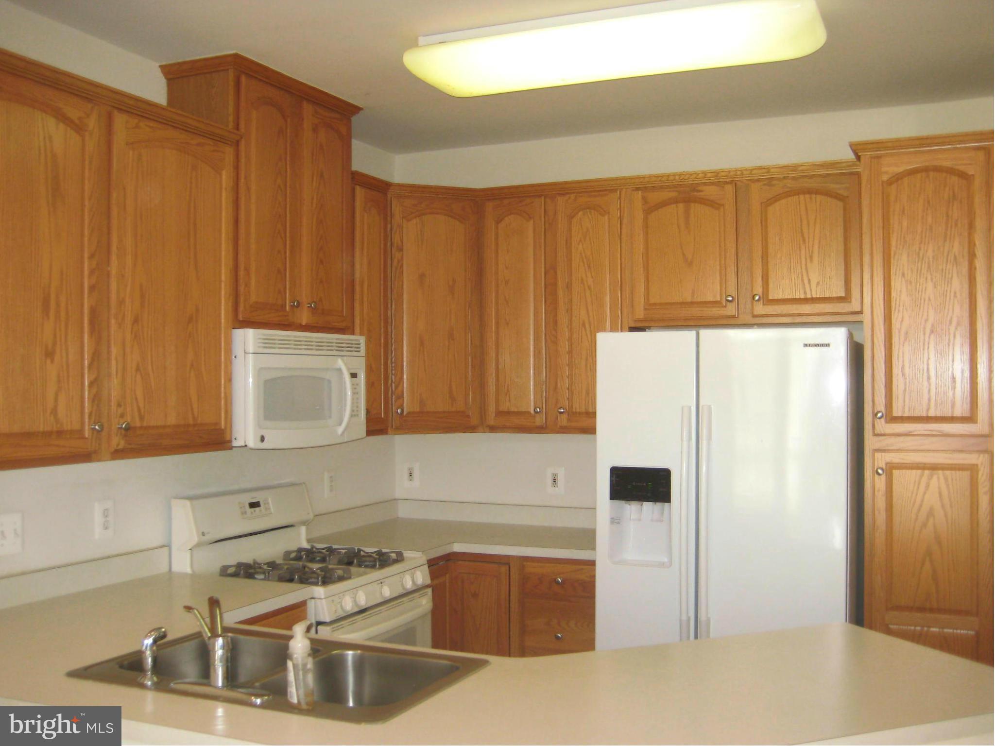 FAIRFAX CENTER LANDBAY - Residential Lease