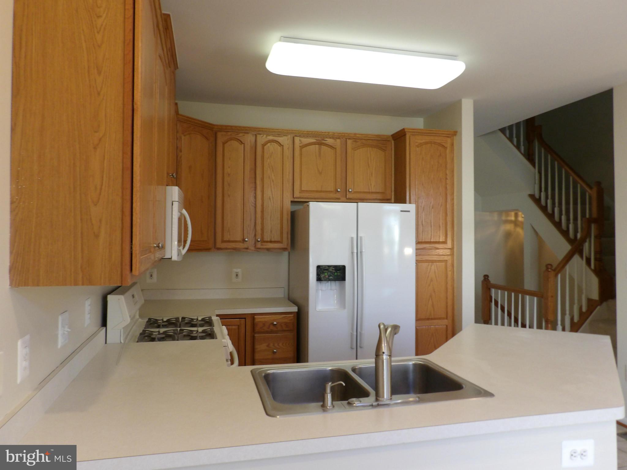 FAIRFAX CENTER LANDBAY - Residential Lease