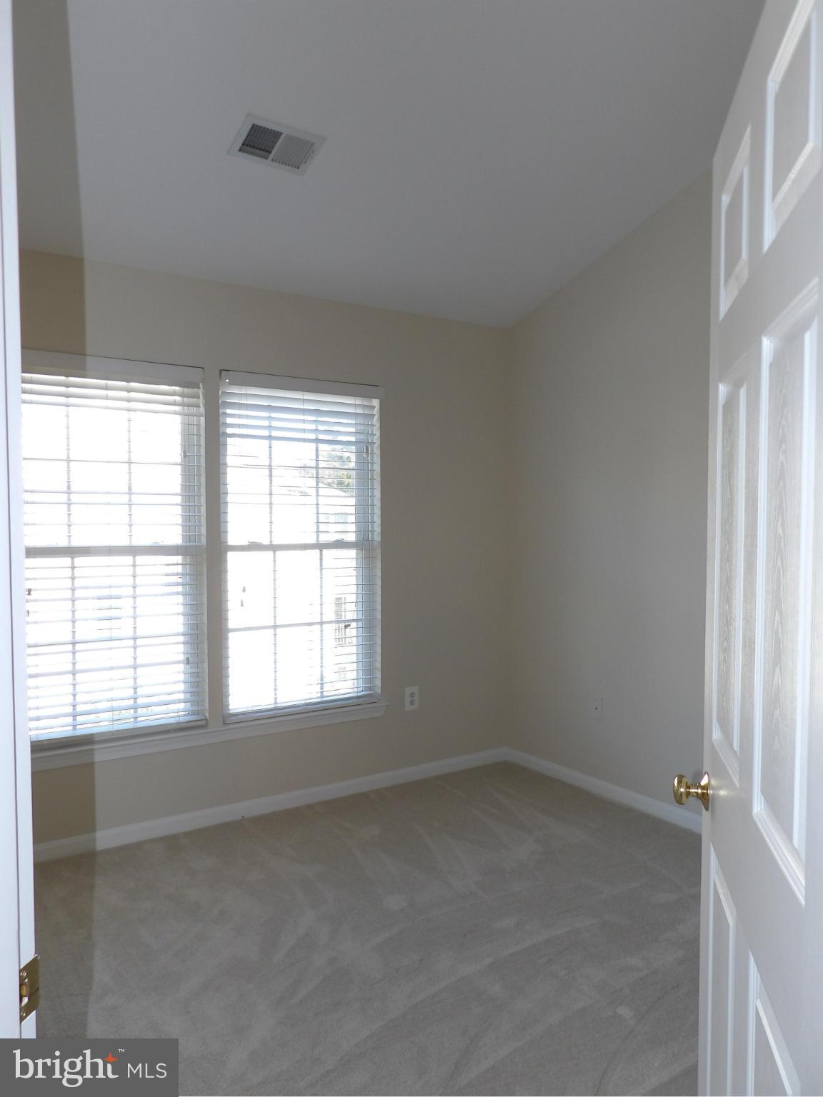 FAIRFAX CENTER LANDBAY - Residential Lease