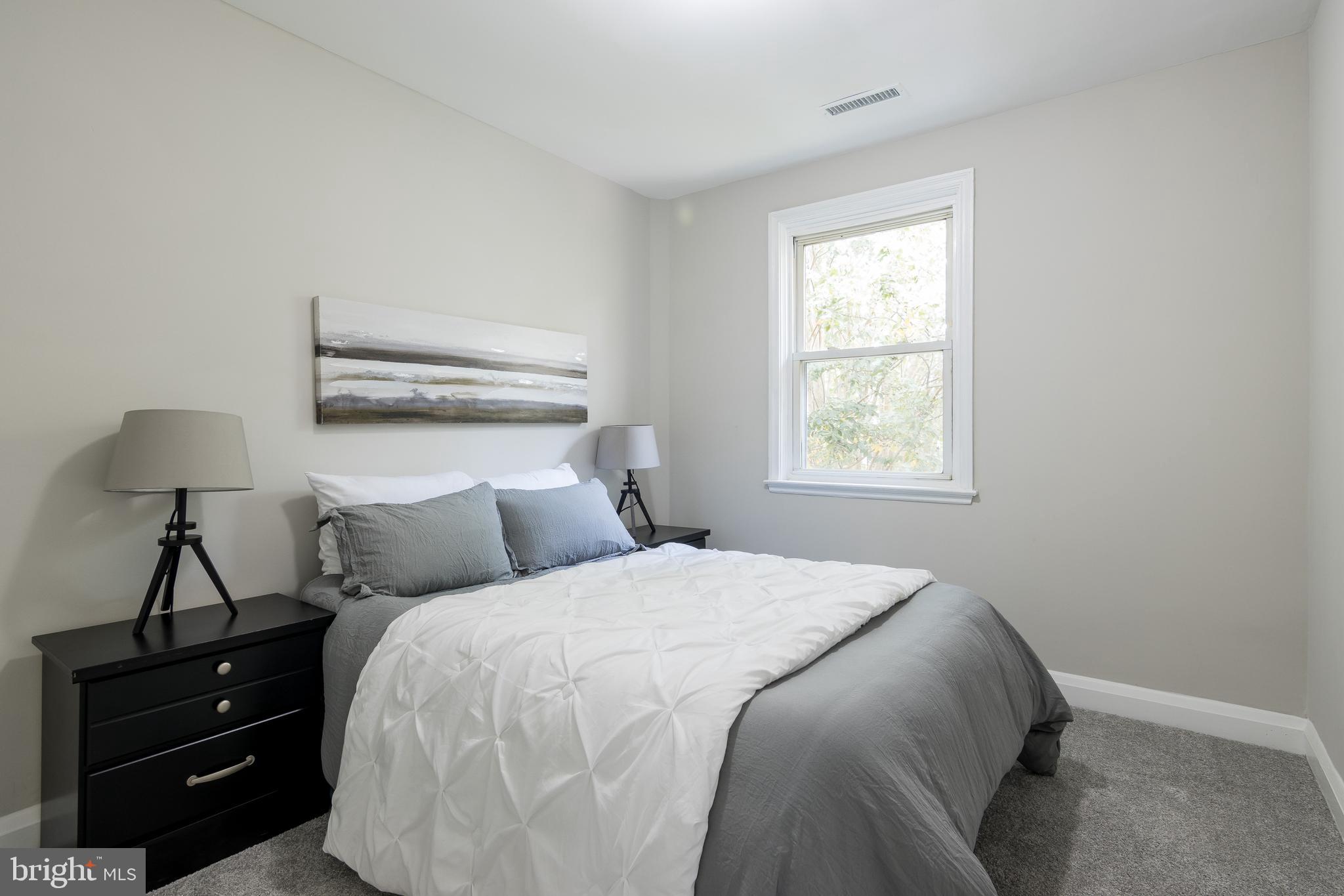 TEN HILLS - Residential