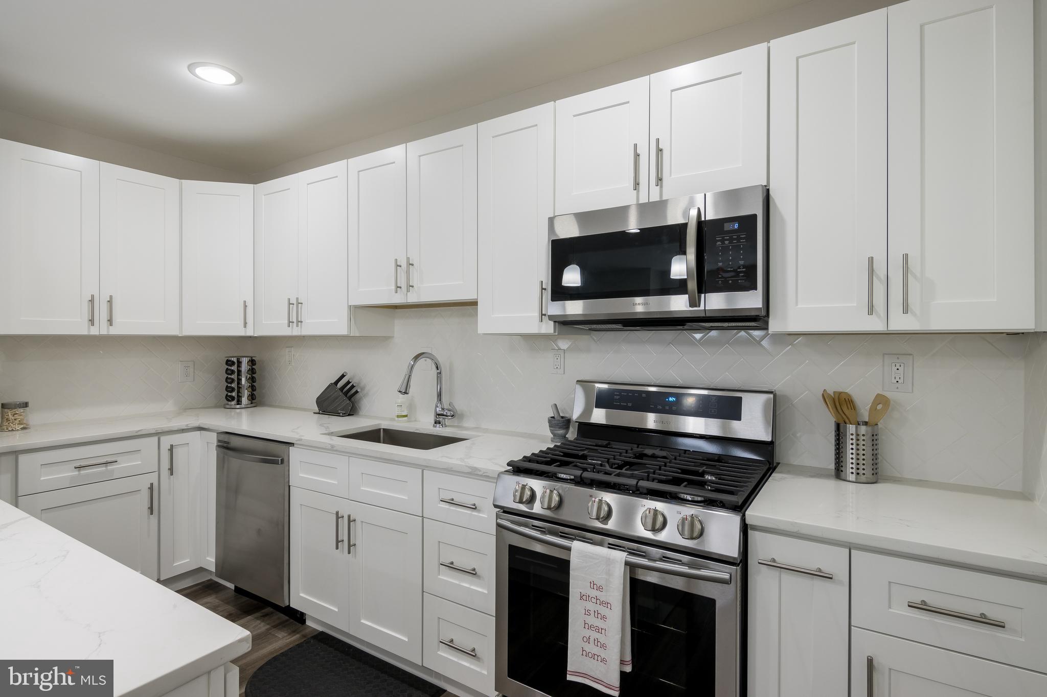 TEN HILLS - Residential