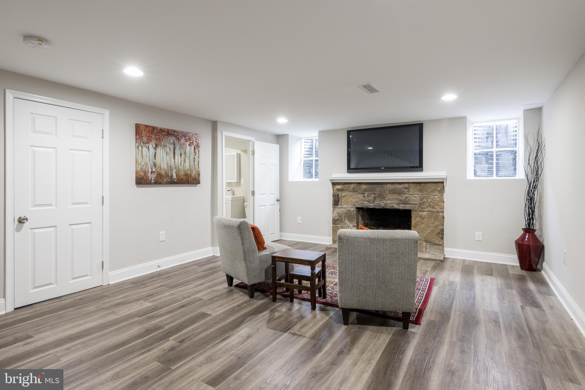 TEN HILLS - Residential