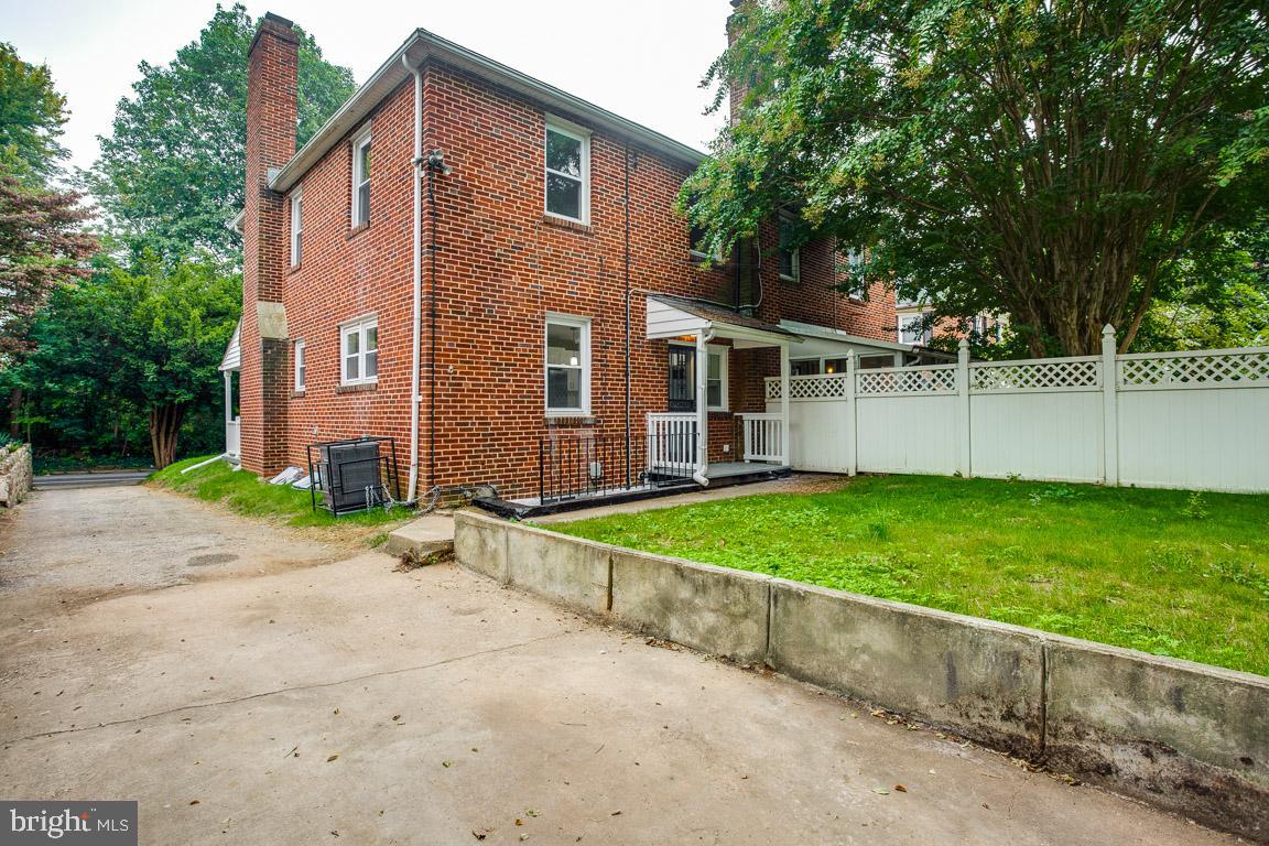 TEN HILLS - Residential