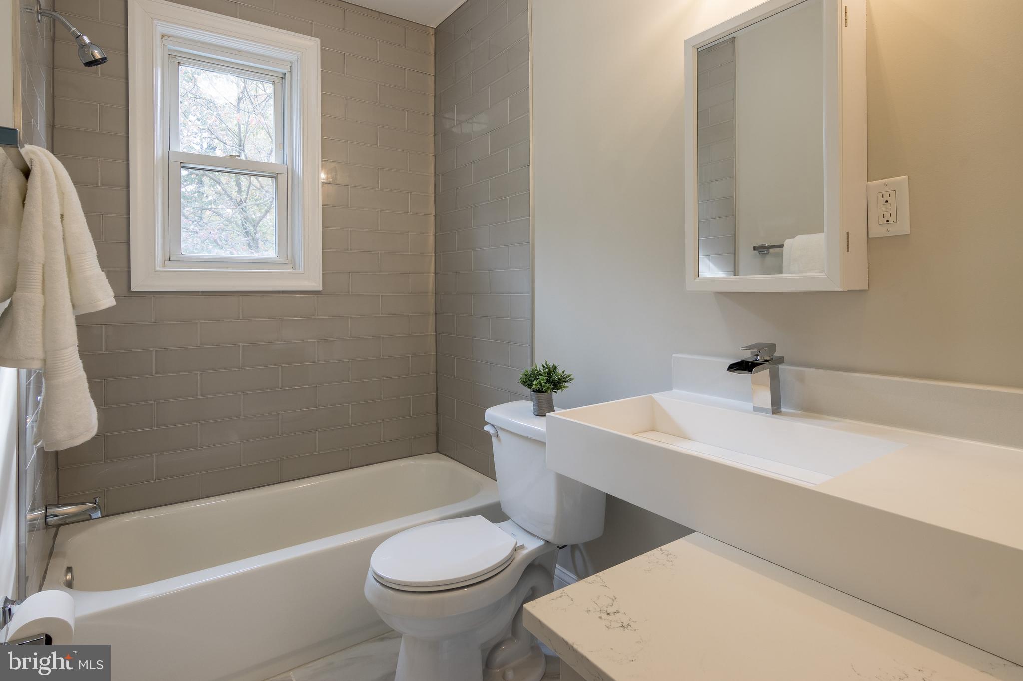 TEN HILLS - Residential