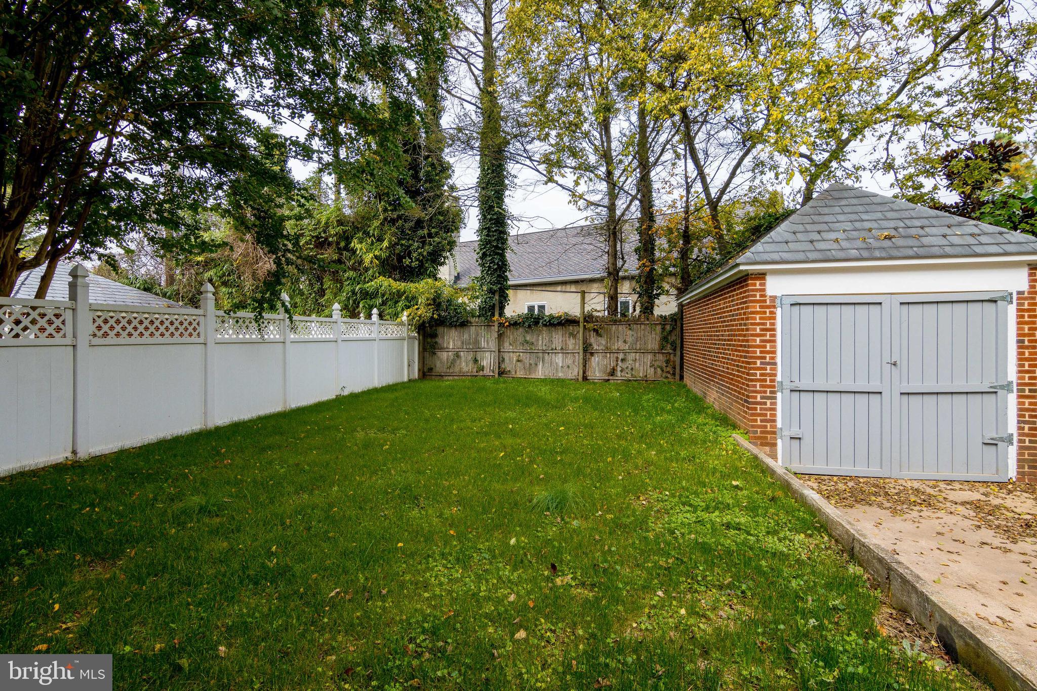 TEN HILLS - Residential