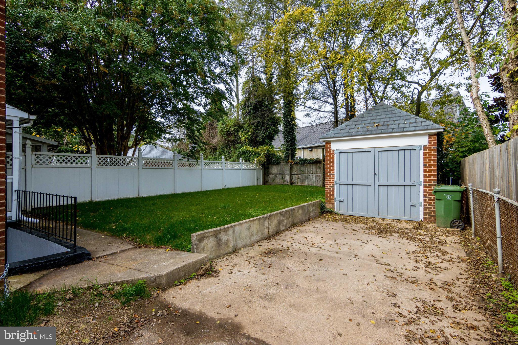 TEN HILLS - Residential