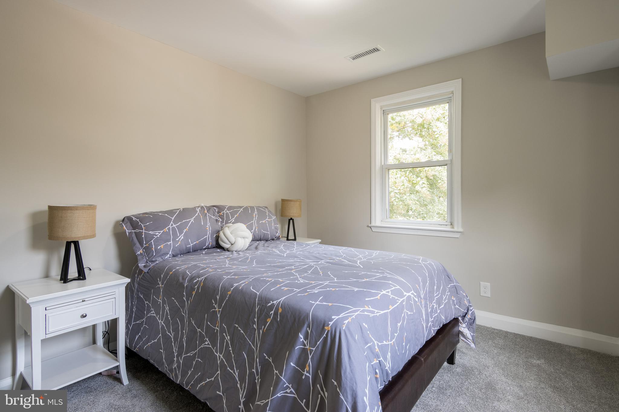 TEN HILLS - Residential